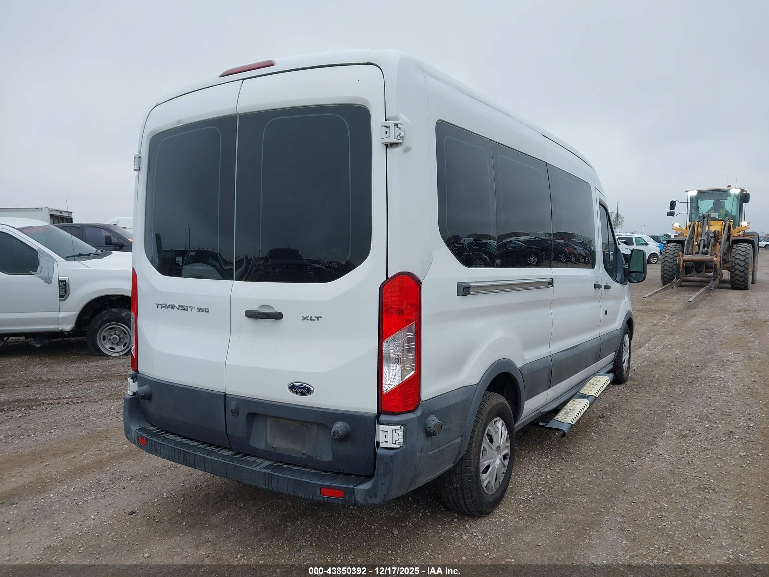 FORD TRANSIT-350 image 4