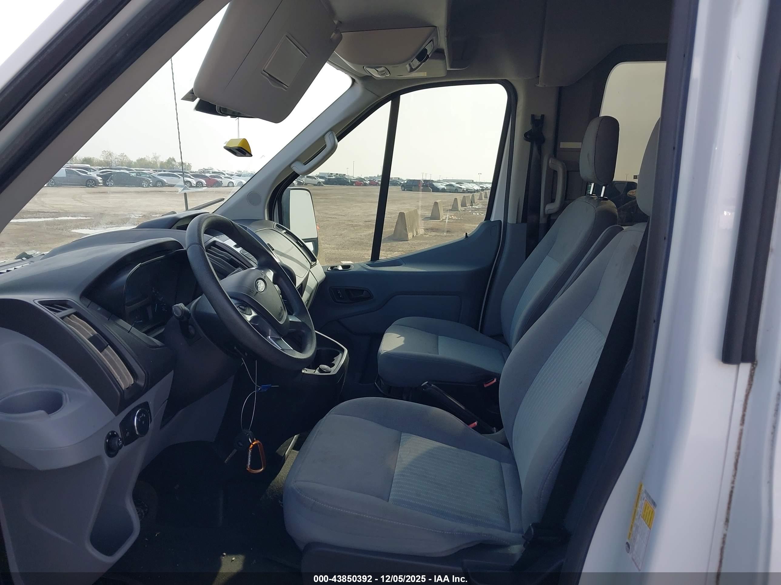 FORD TRANSIT-350 image 7
