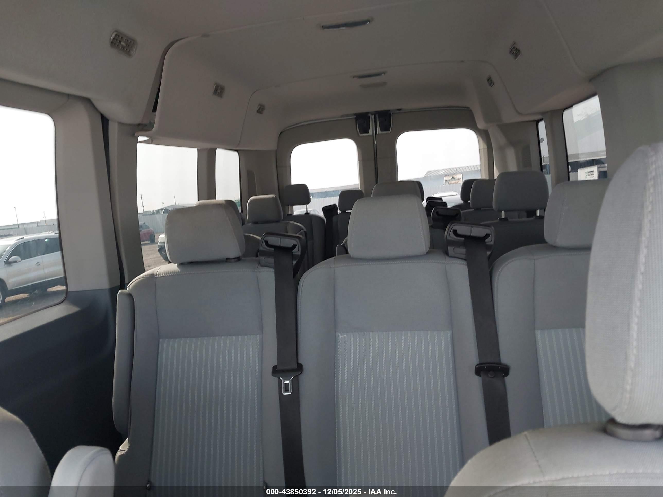 FORD TRANSIT-350 image 8