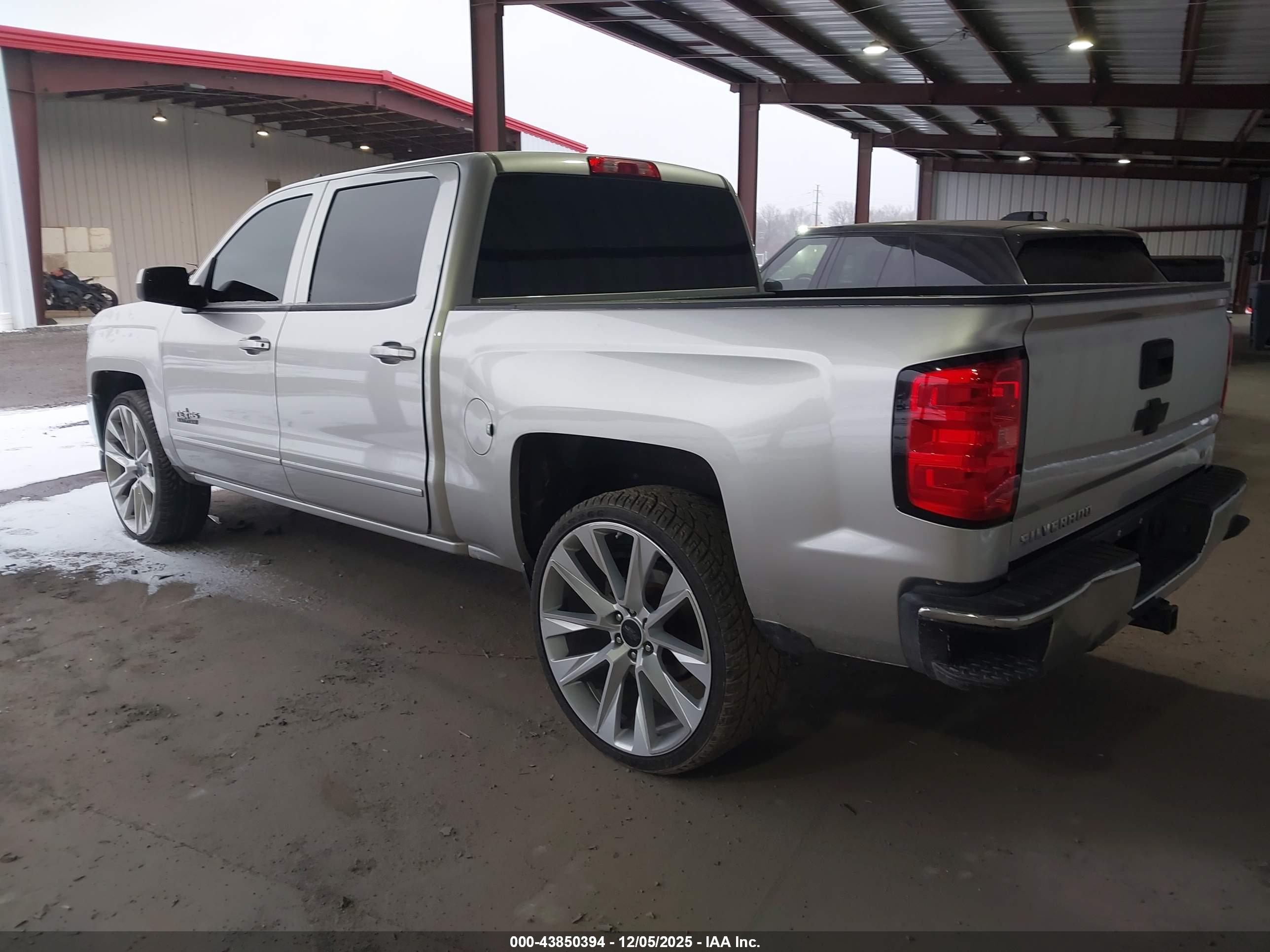 CHEVROLET SILVERADO image 3
