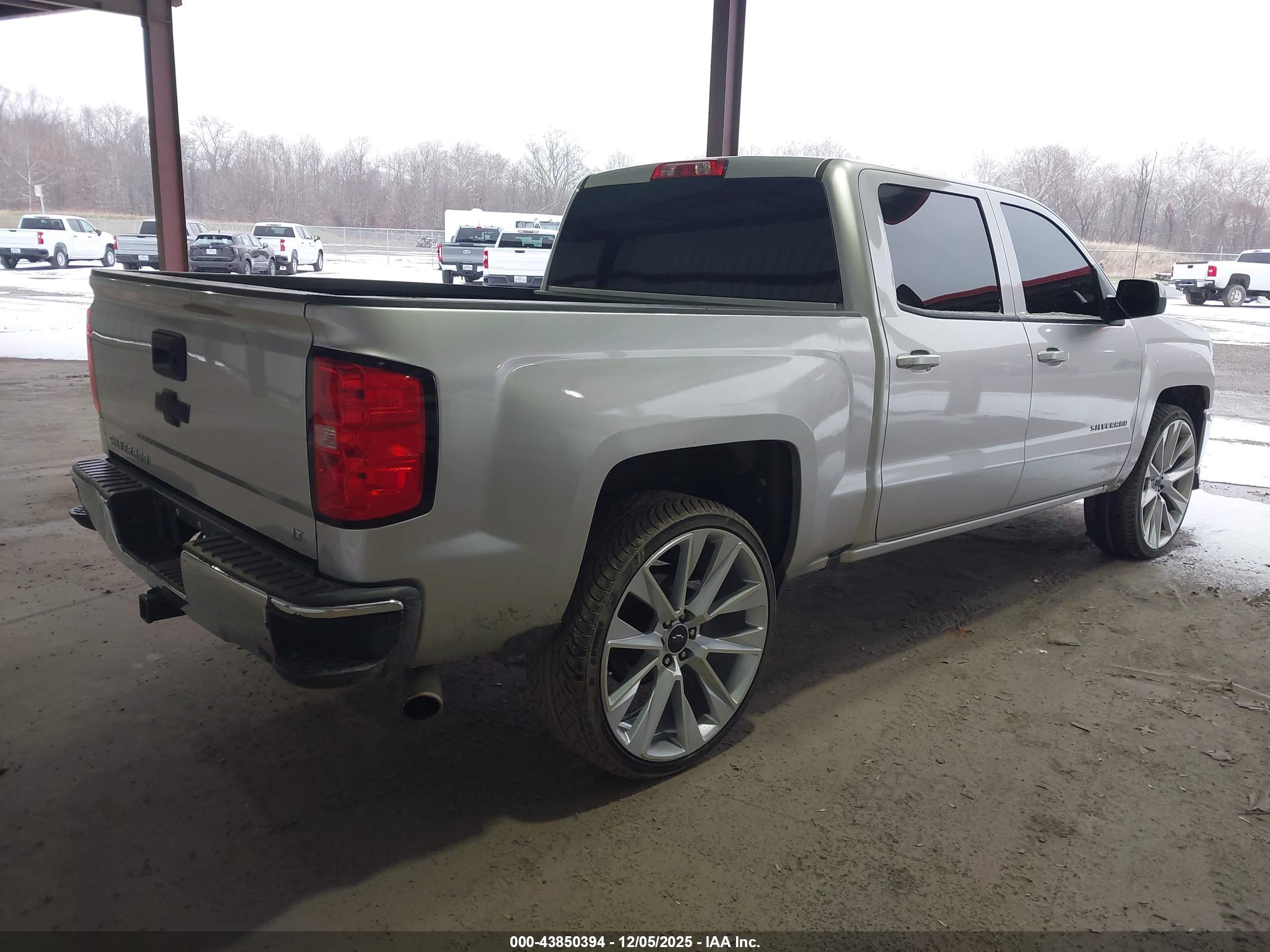 CHEVROLET SILVERADO image 4