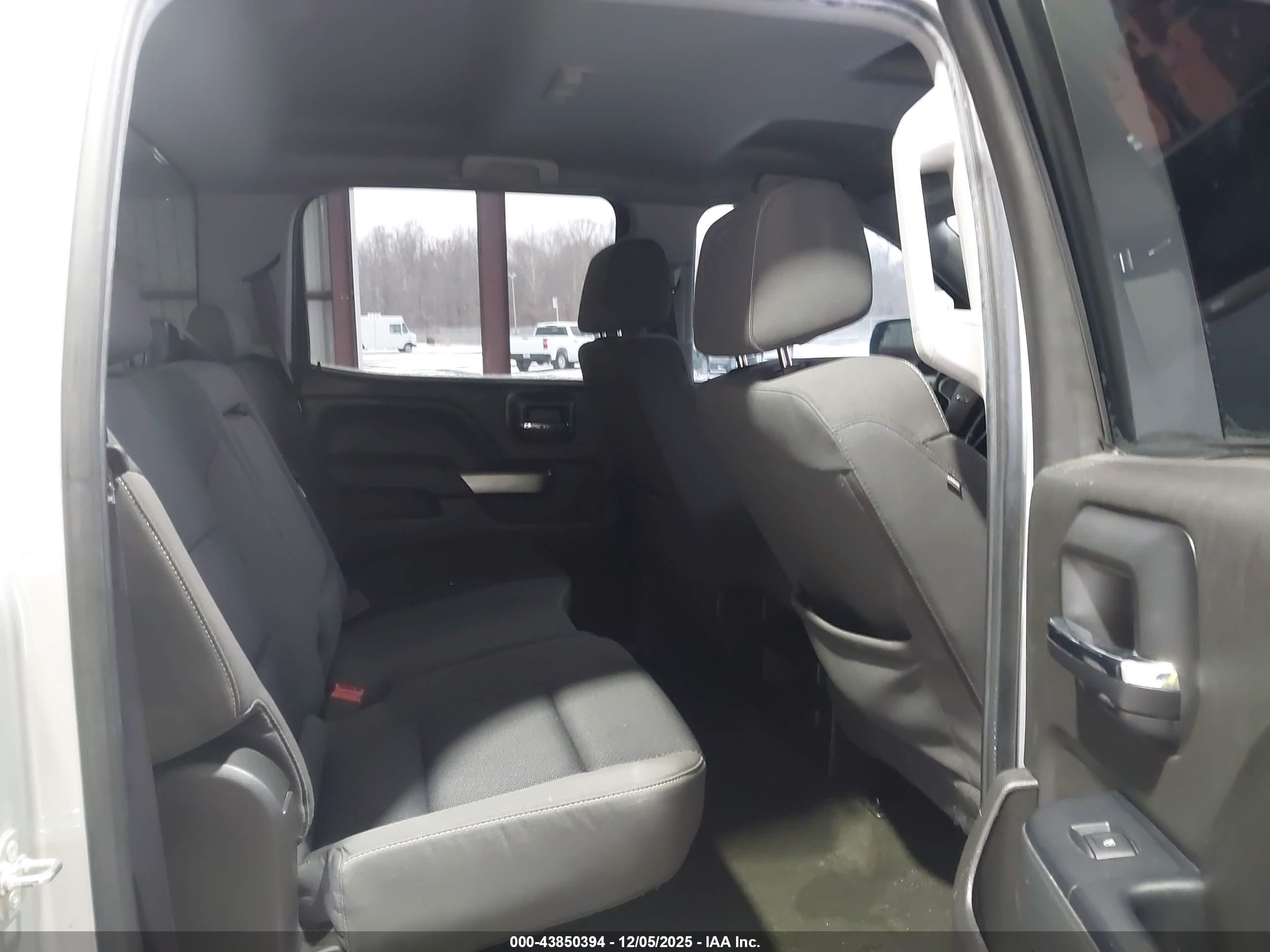 CHEVROLET SILVERADO image 8