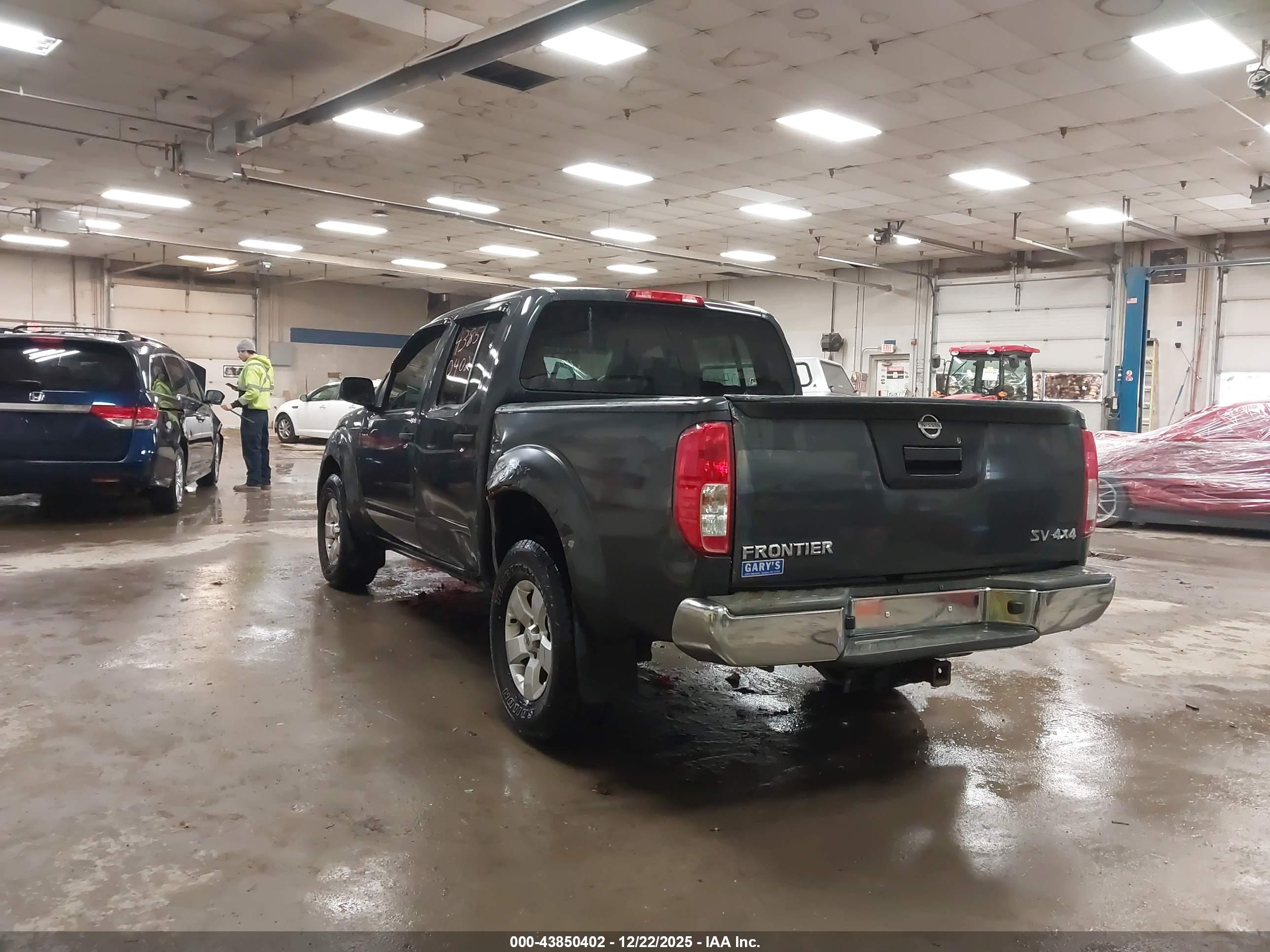 NISSAN FRONTIER image 3