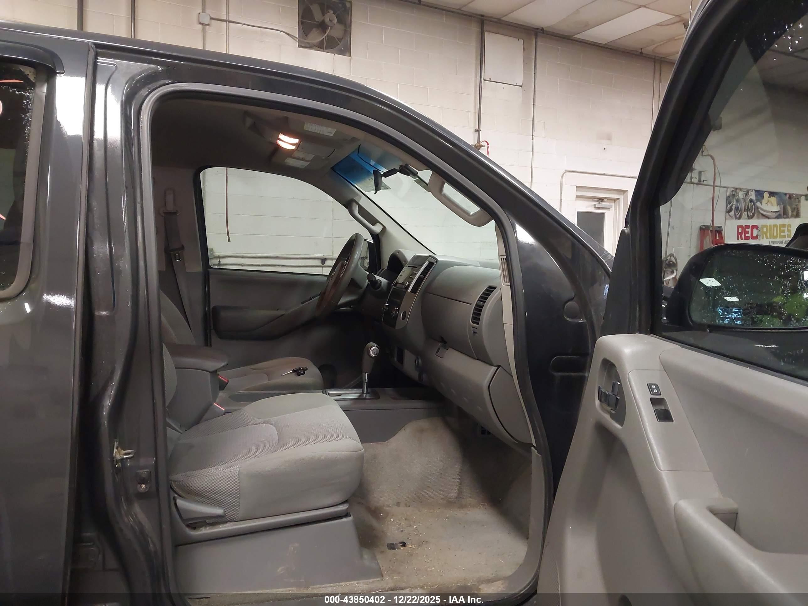 NISSAN FRONTIER image 5