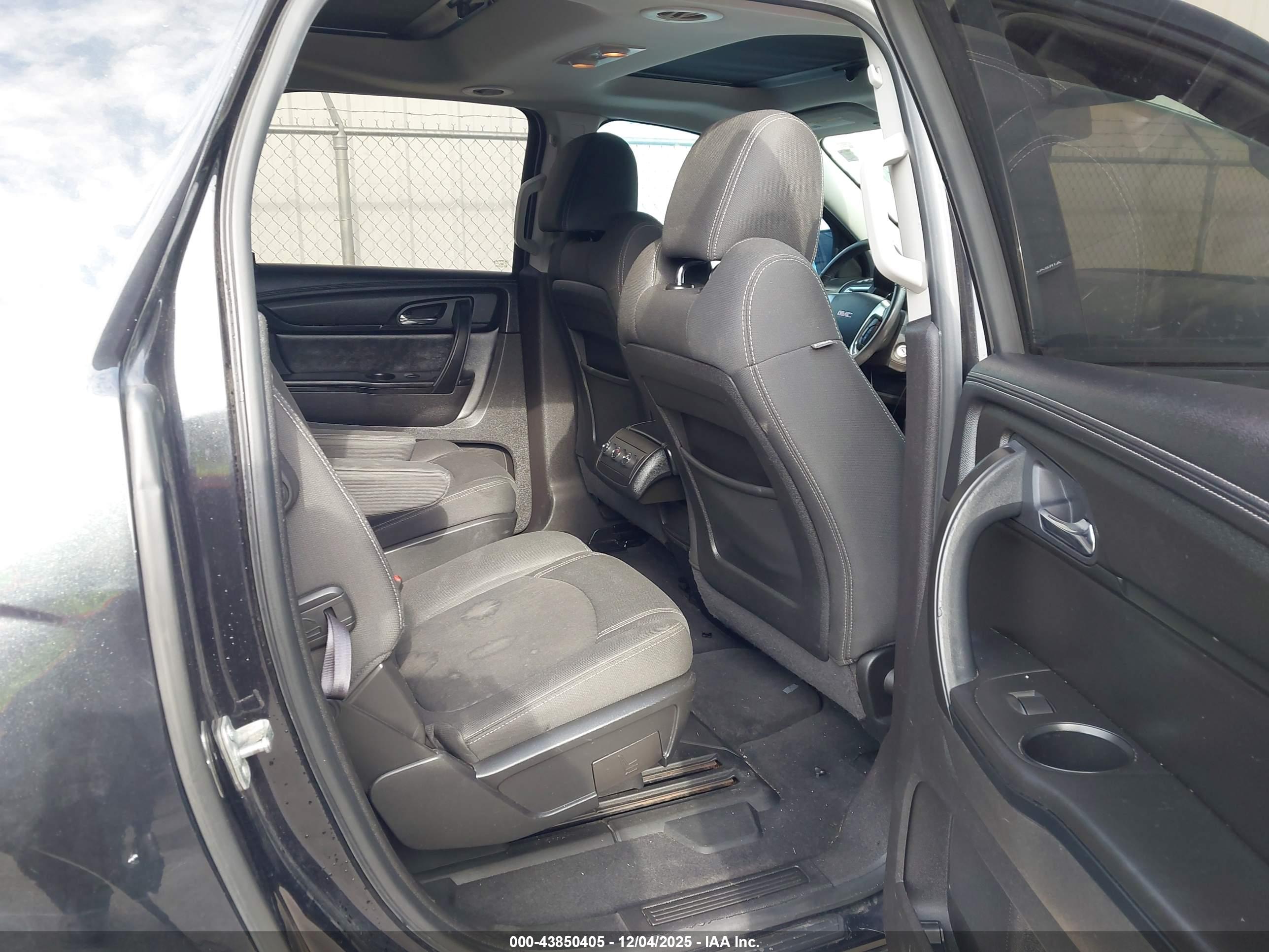 GMC ACADIA image 8