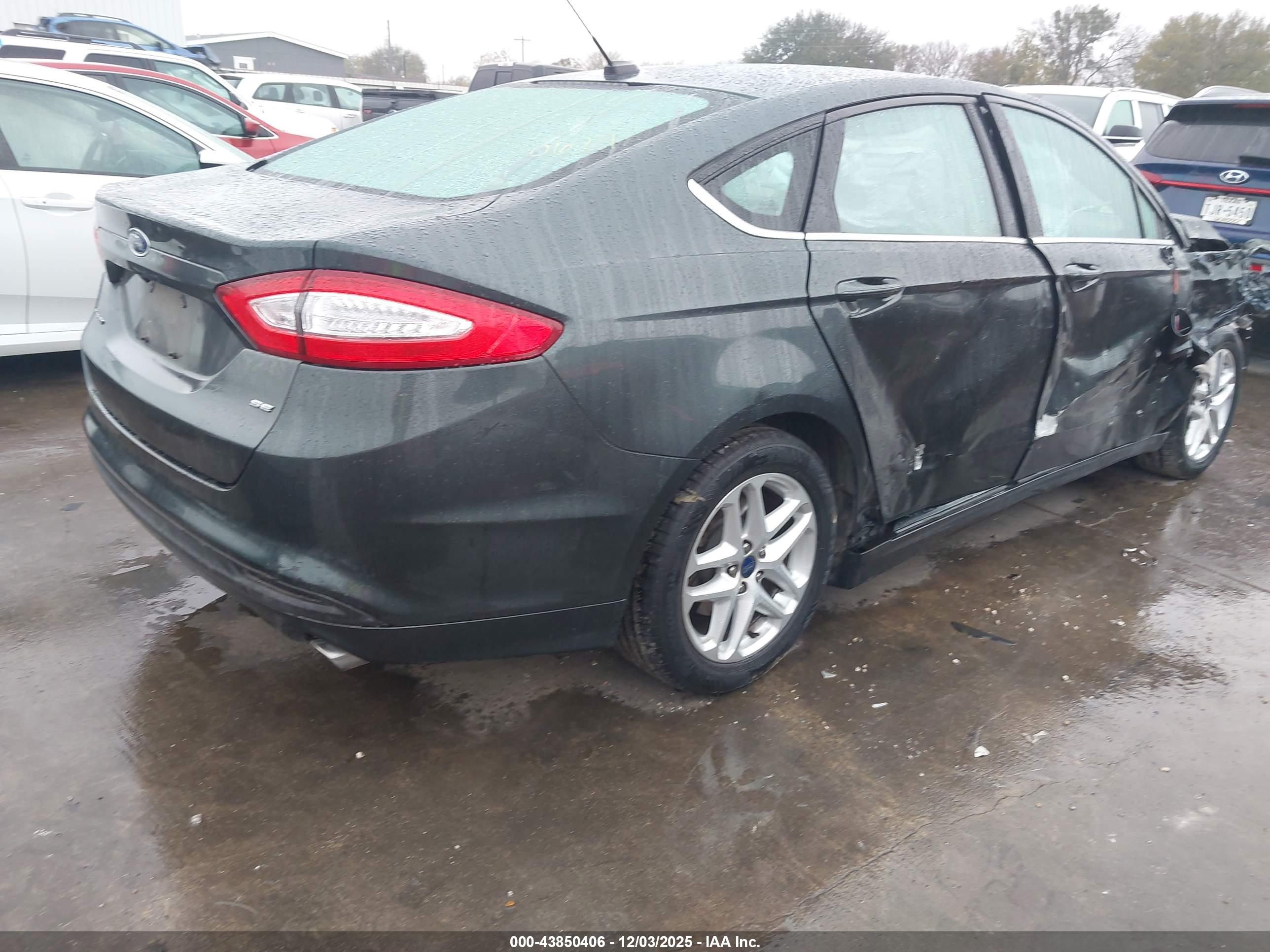 FORD FUSION image 4