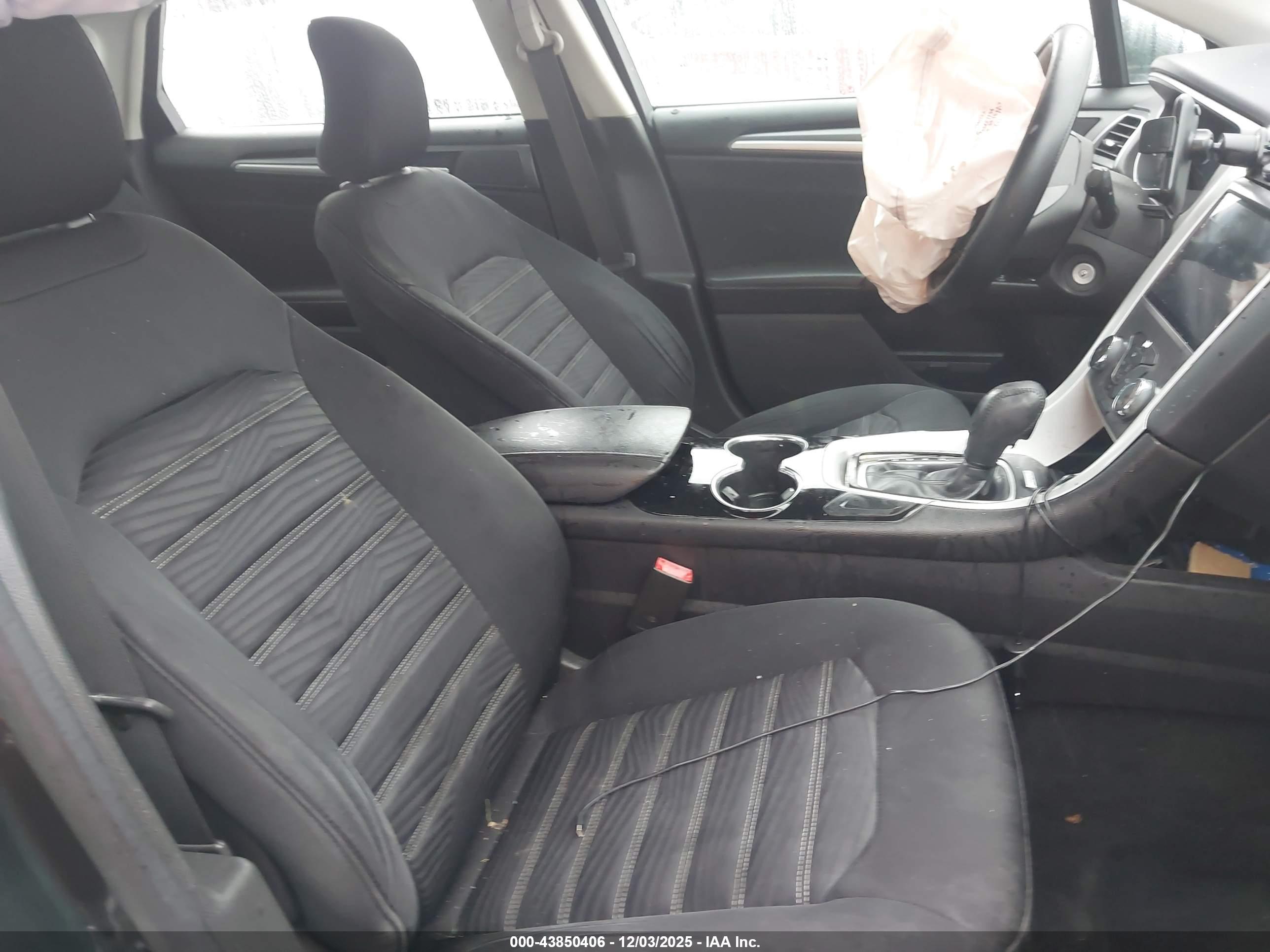 FORD FUSION image 5