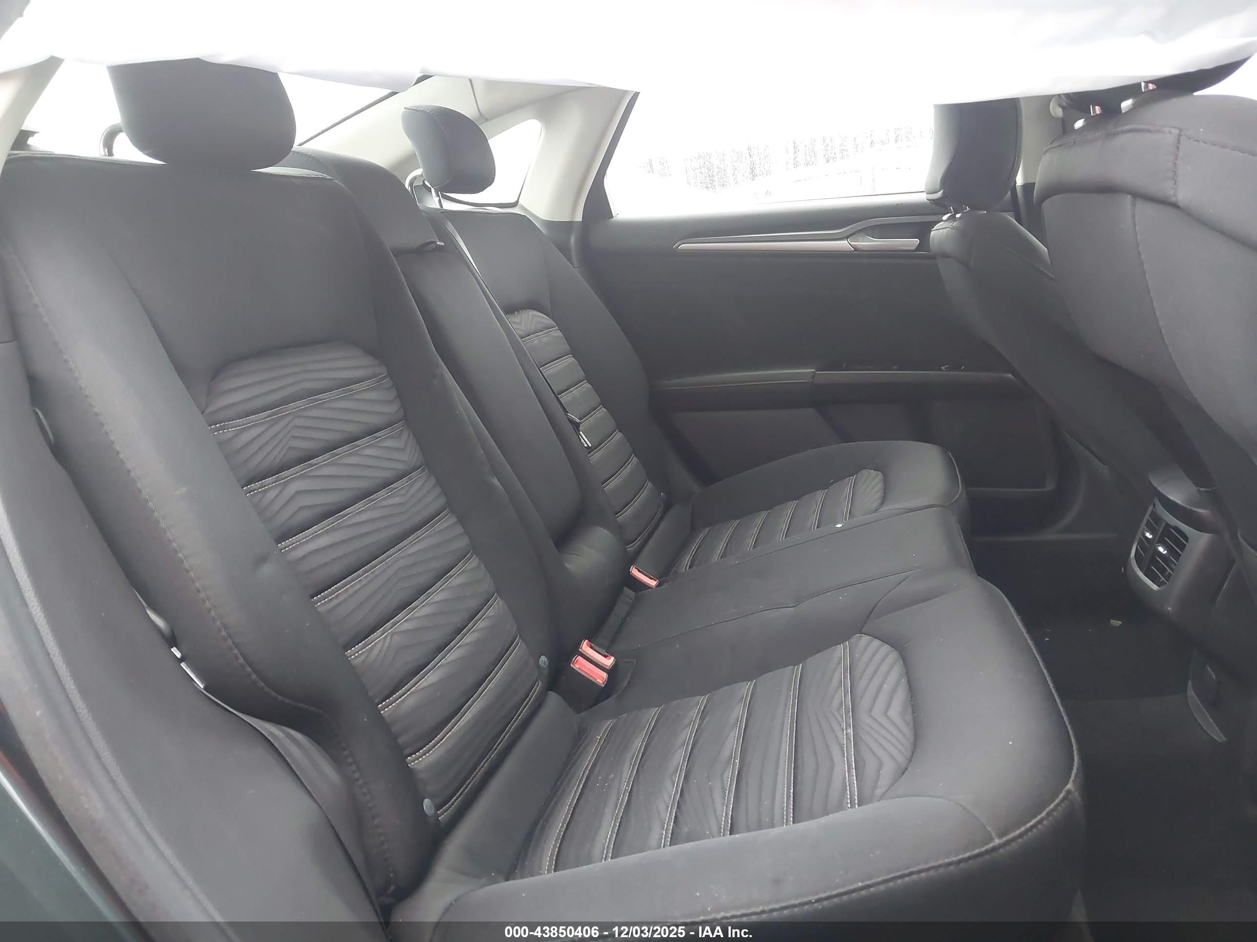 FORD FUSION image 8