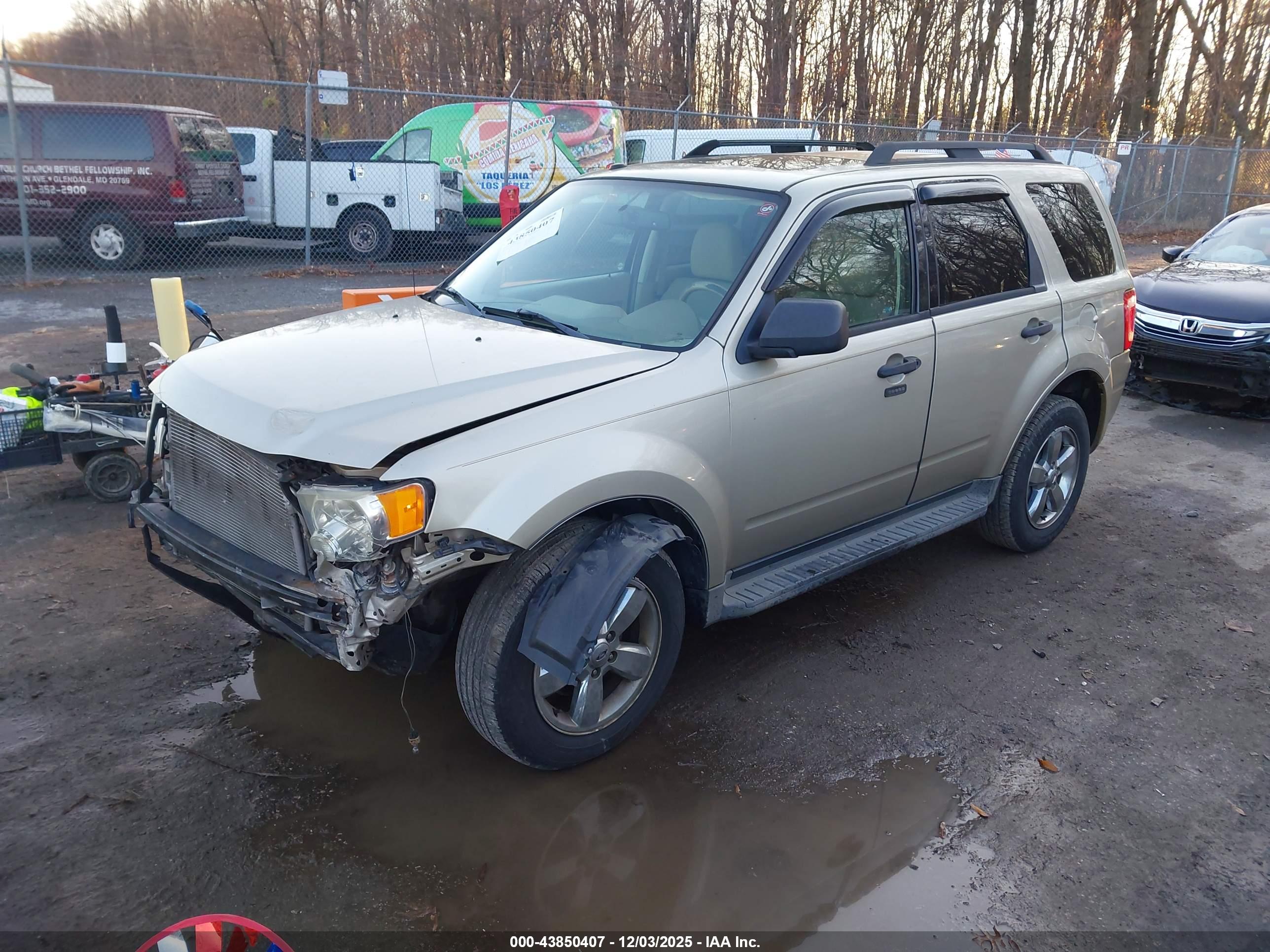 FORD ESCAPE image 2