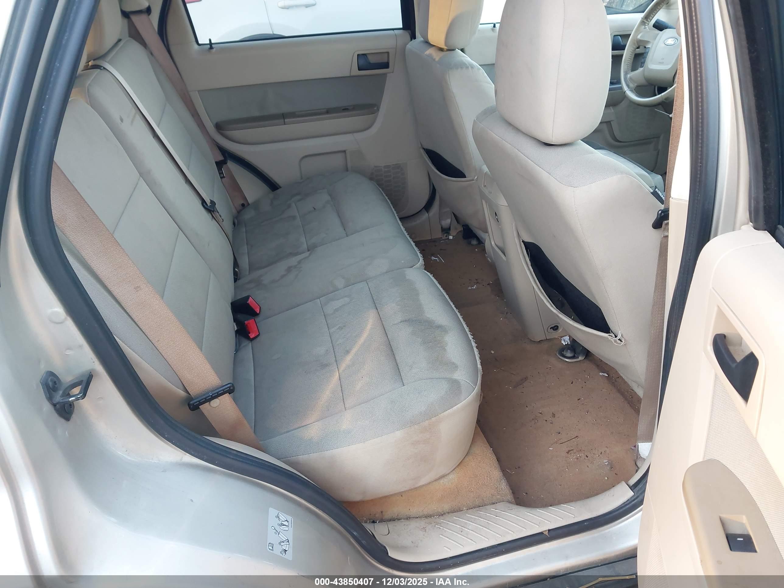 FORD ESCAPE image 8