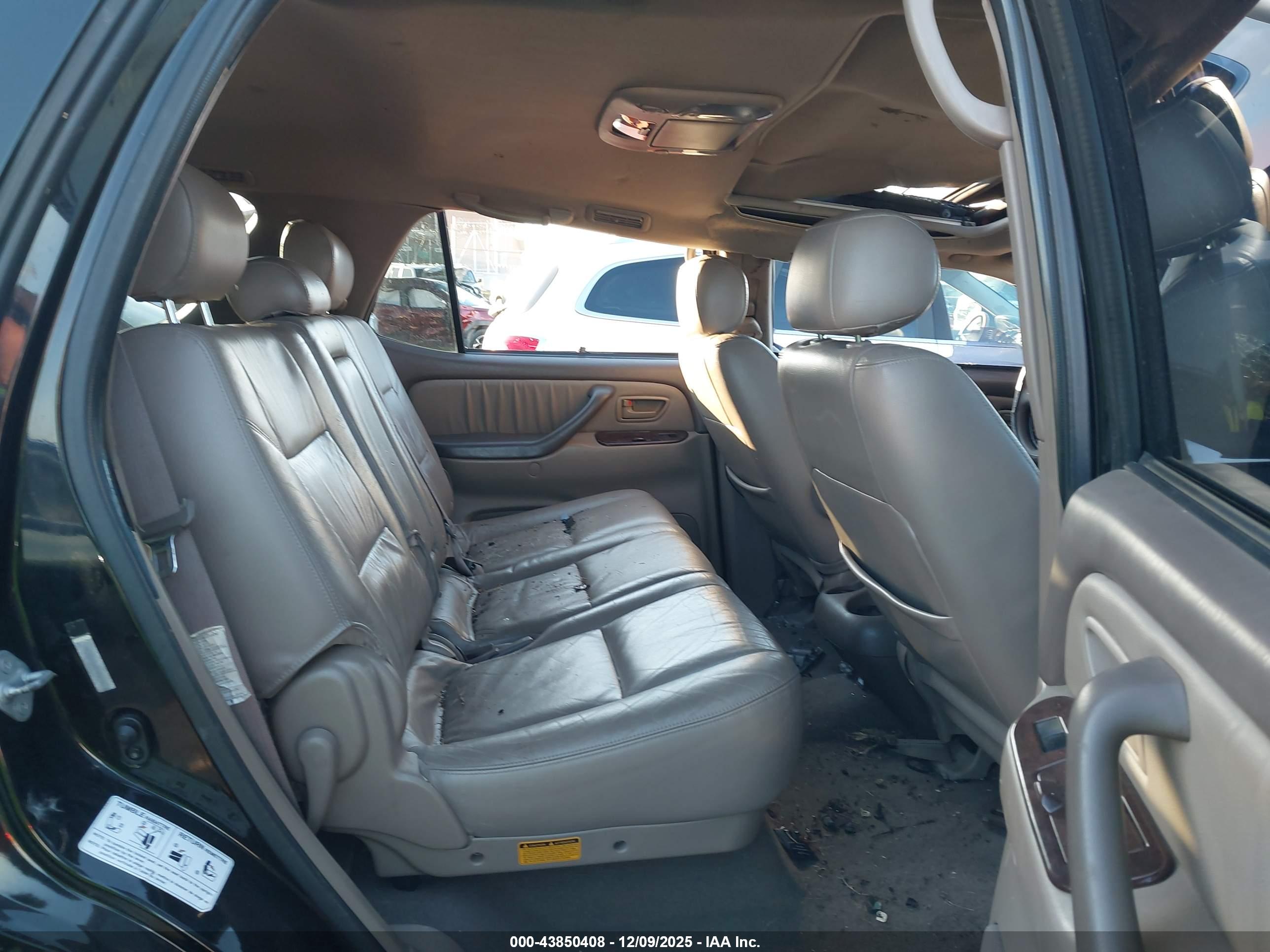 TOYOTA SEQUOIA image 8