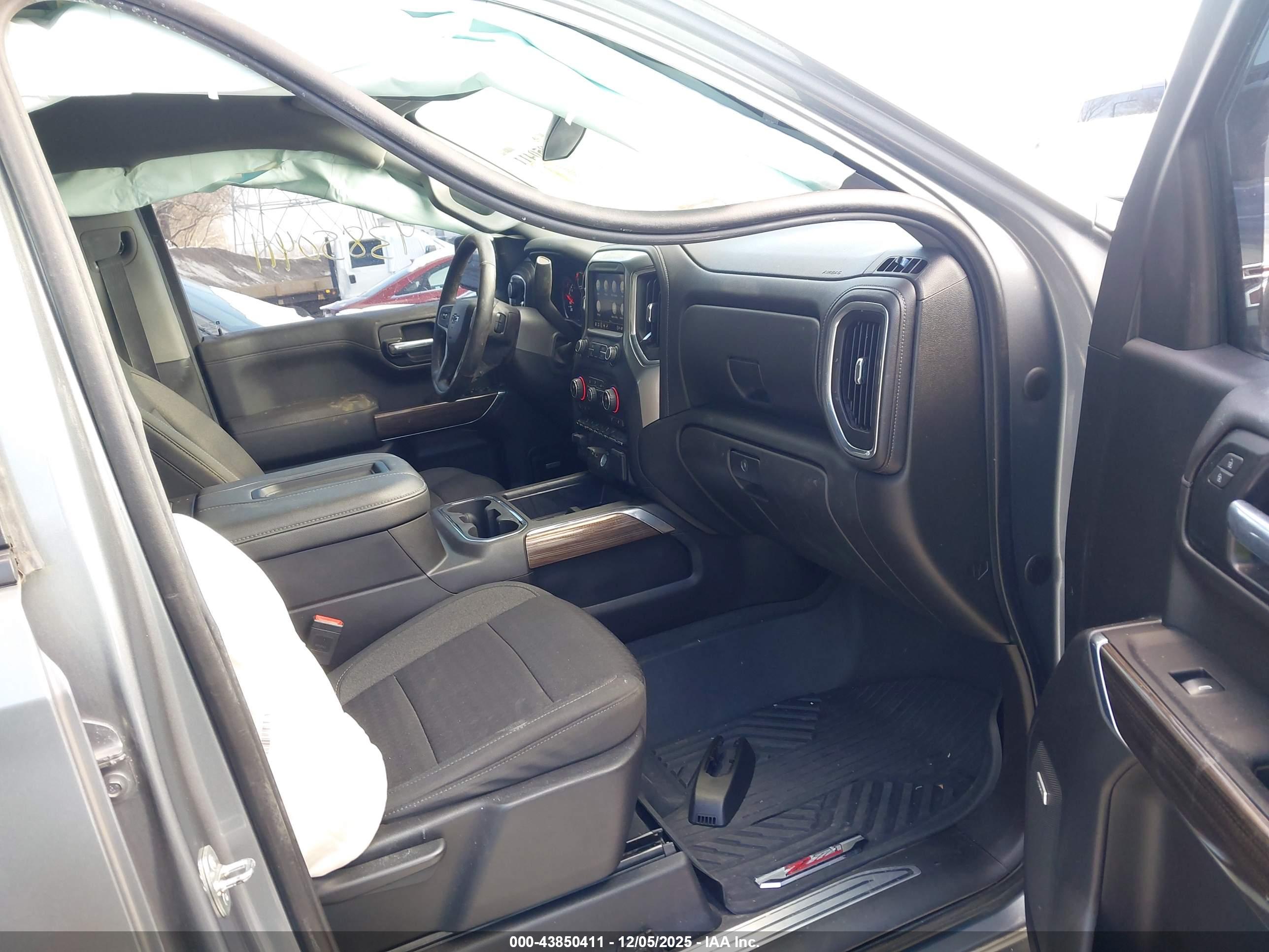CHEVROLET SILVERADO image 5