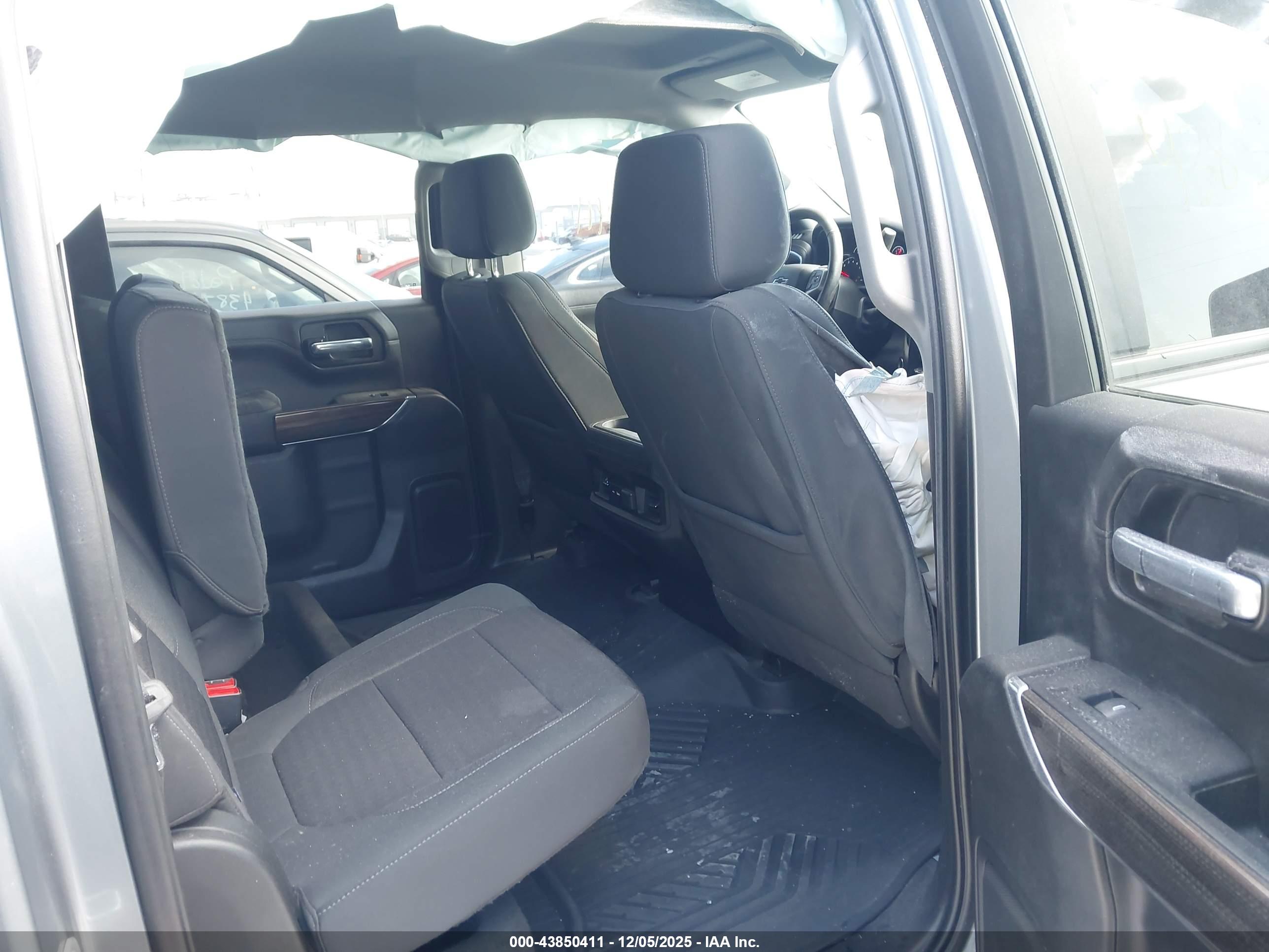 CHEVROLET SILVERADO image 8