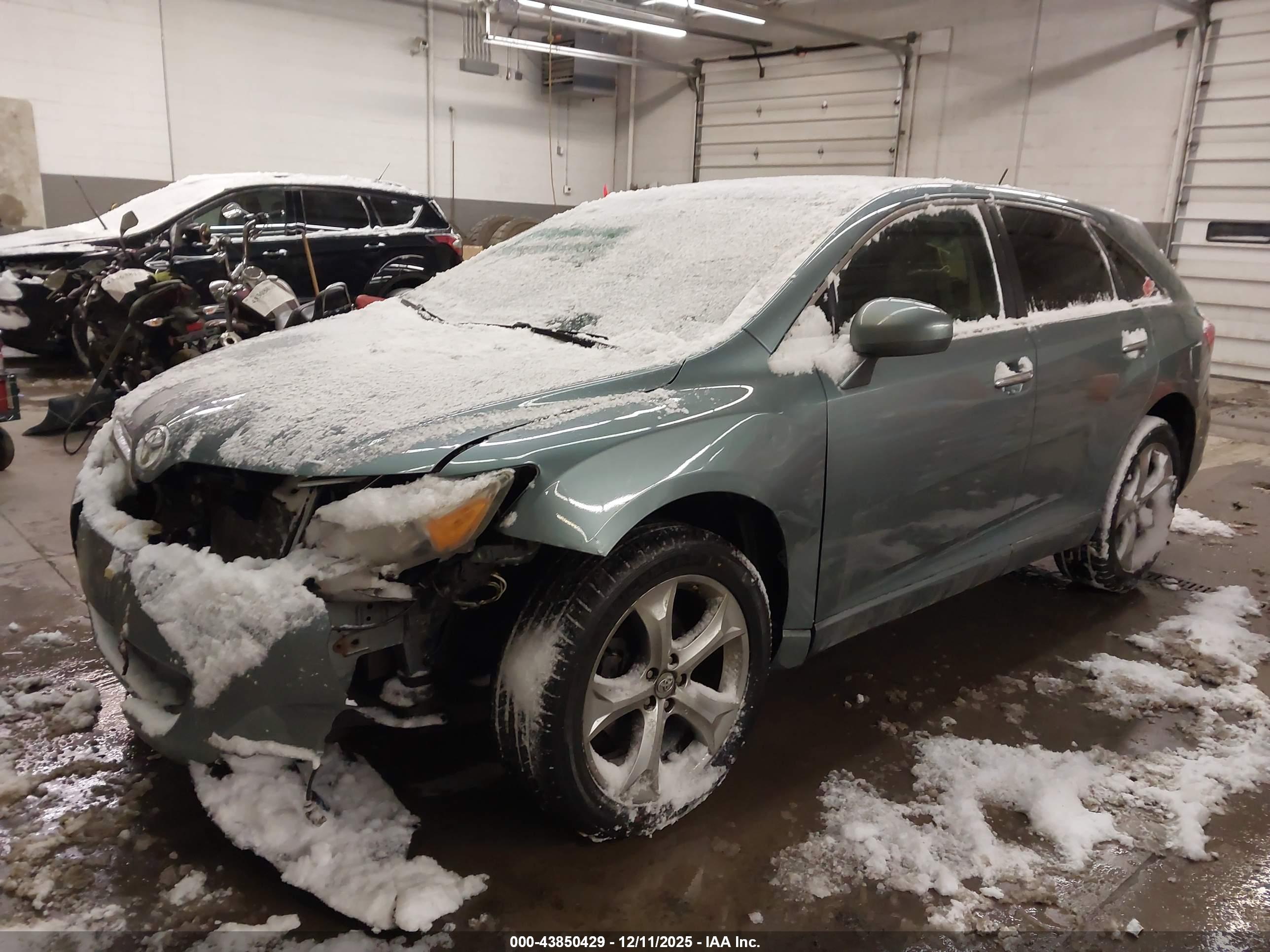 TOYOTA VENZA image 2