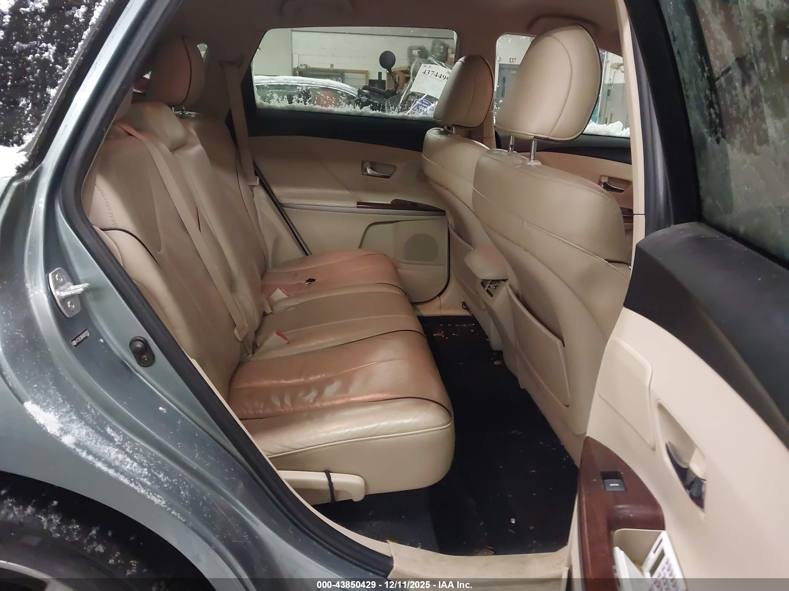 TOYOTA VENZA image 8
