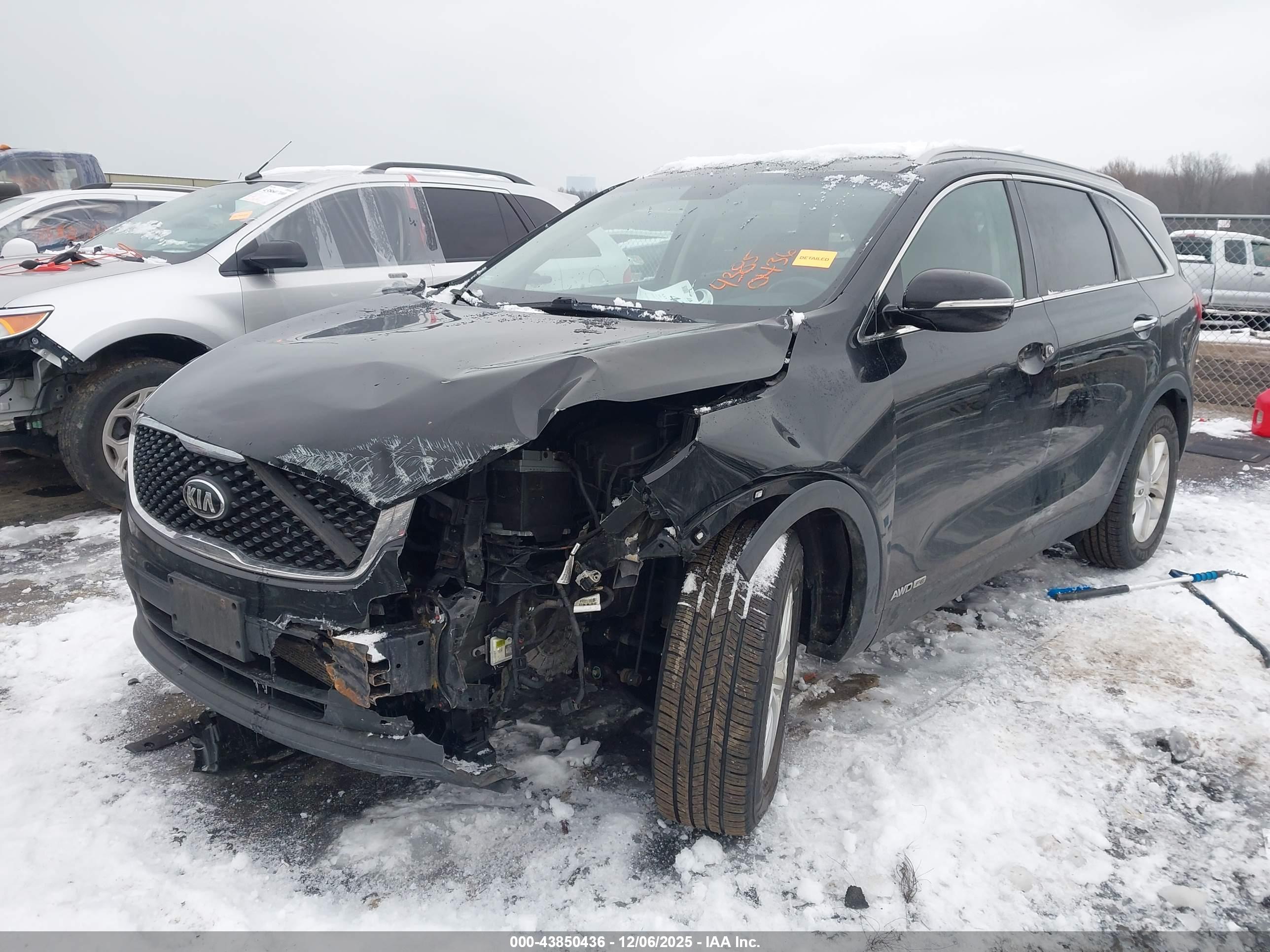 KIA SORENTO image 2