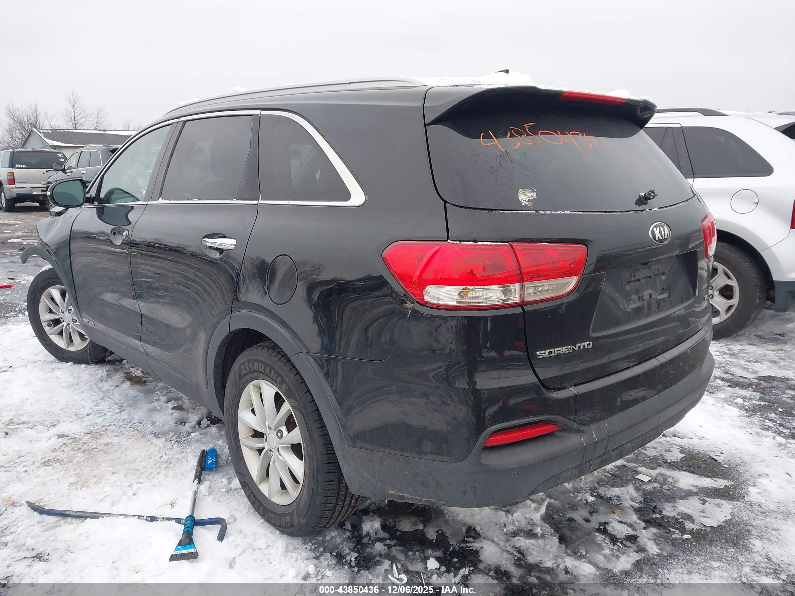 KIA SORENTO image 3