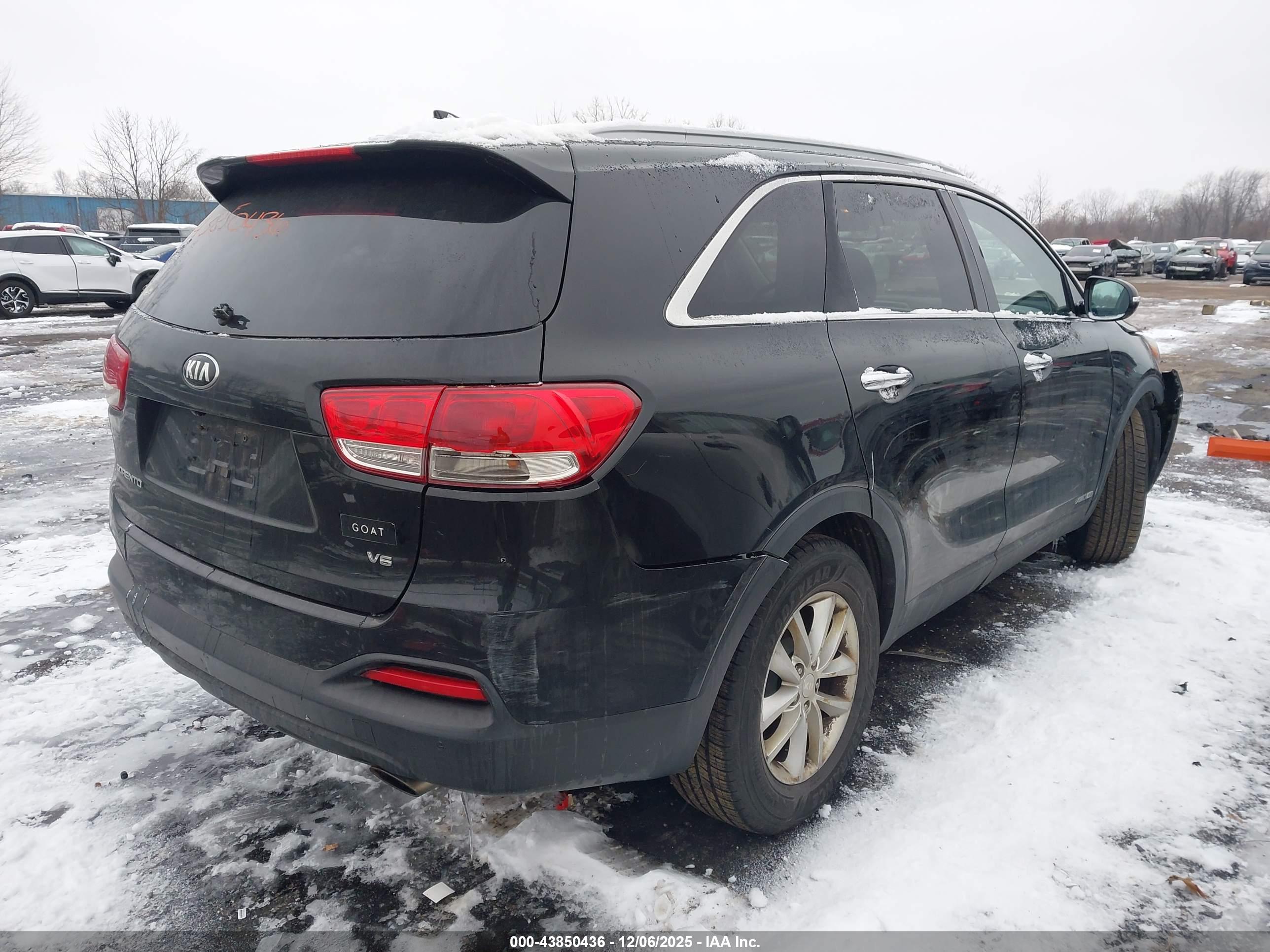 KIA SORENTO image 4