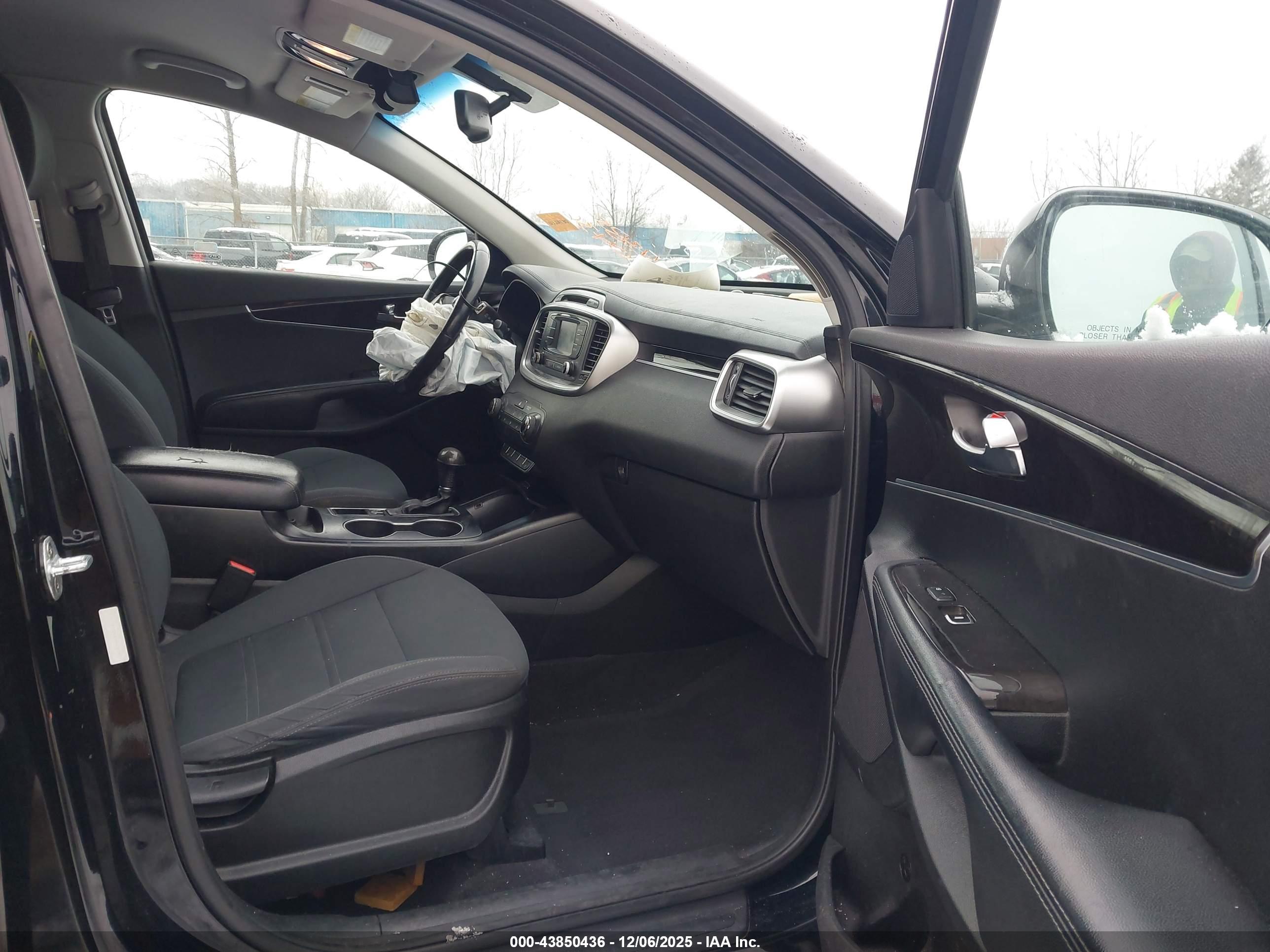 KIA SORENTO image 5