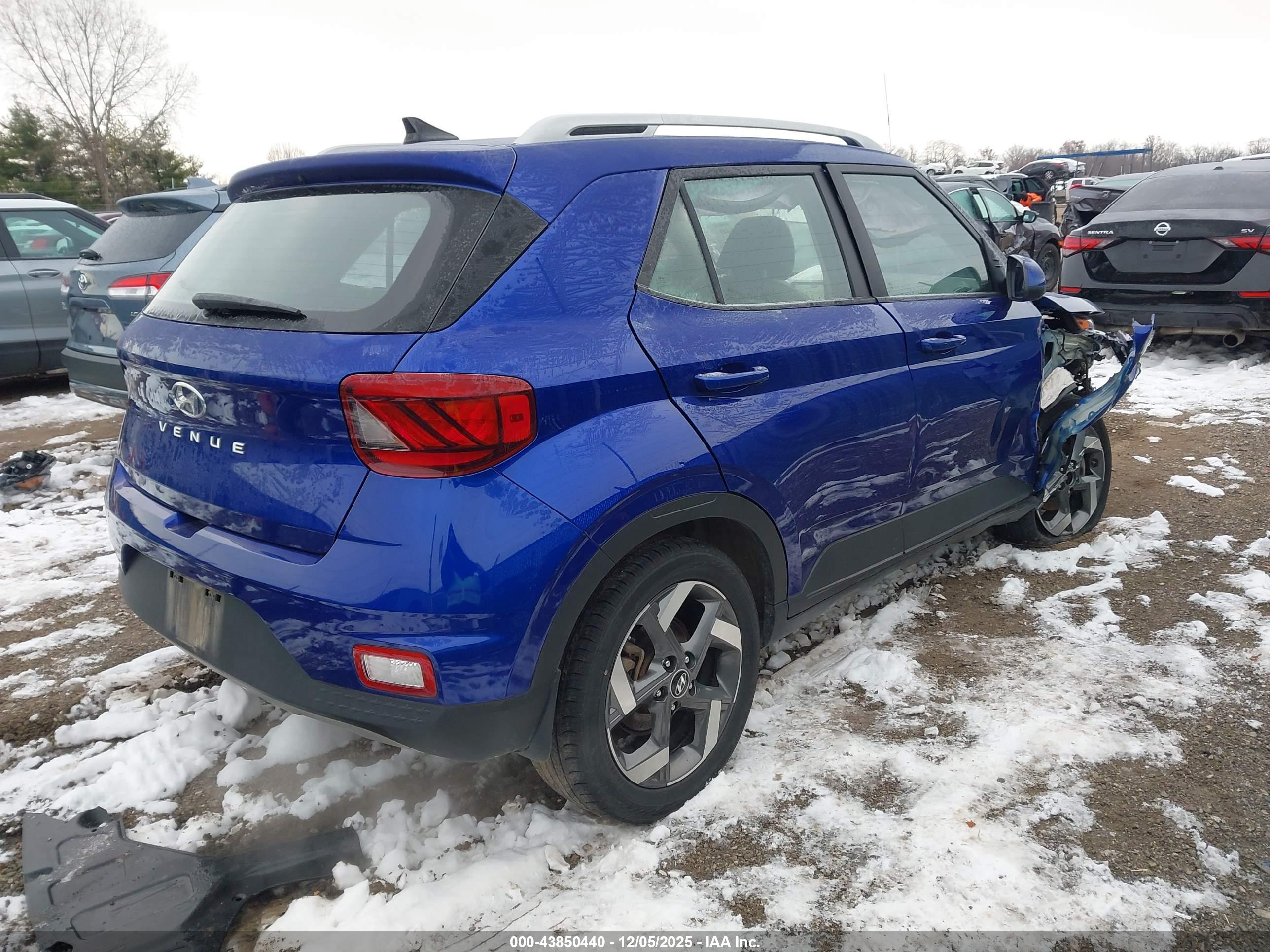 HYUNDAI VENUE image 4