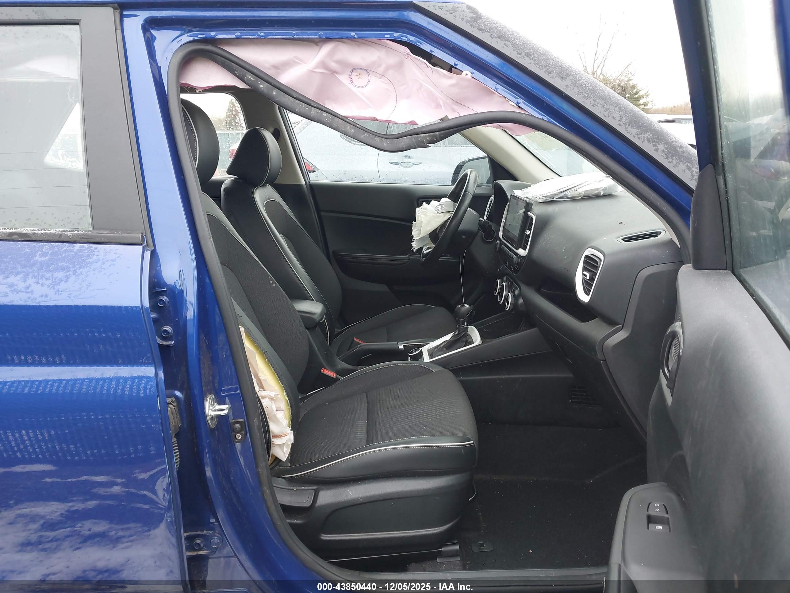 HYUNDAI VENUE image 5