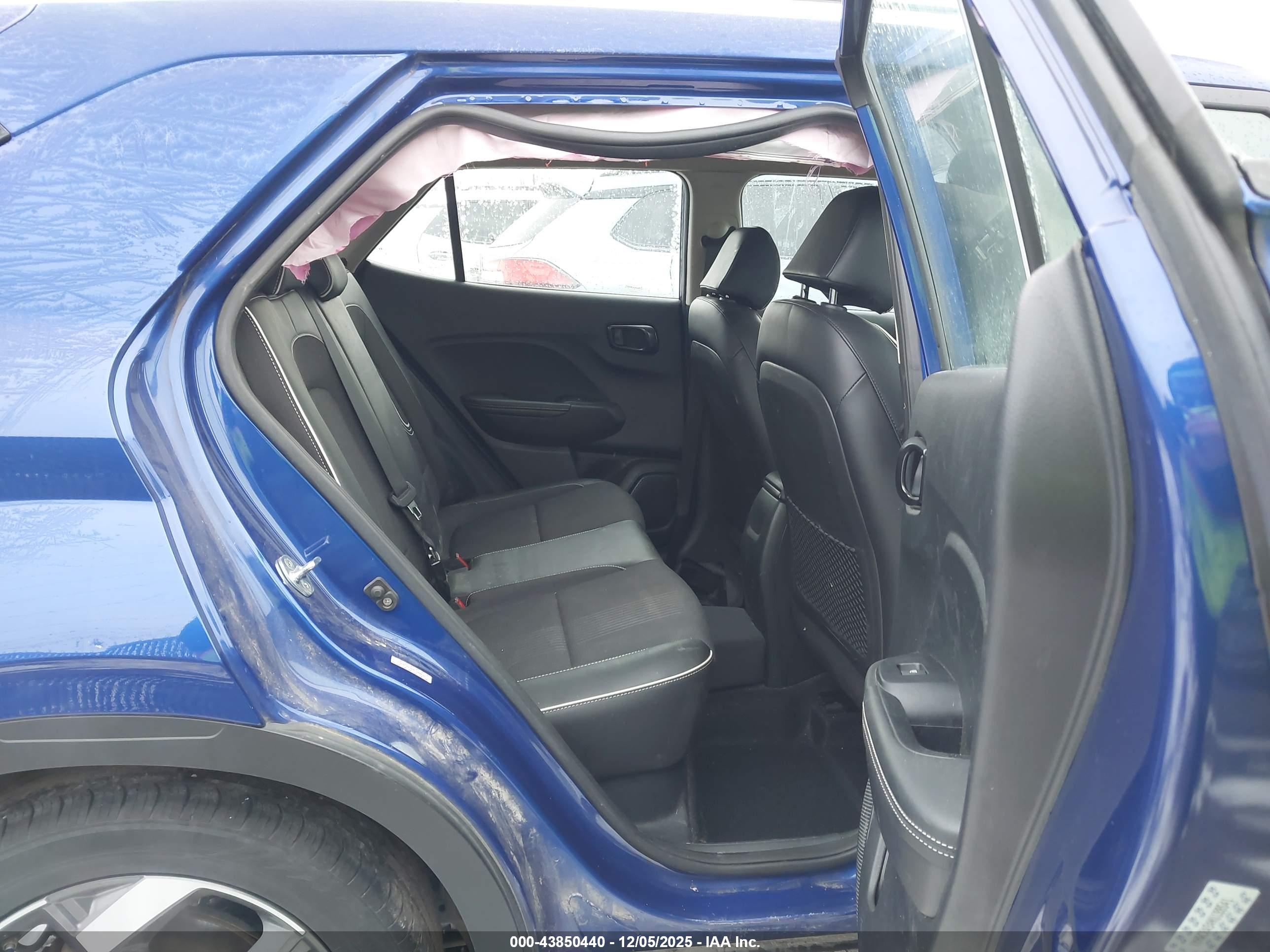 HYUNDAI VENUE image 8