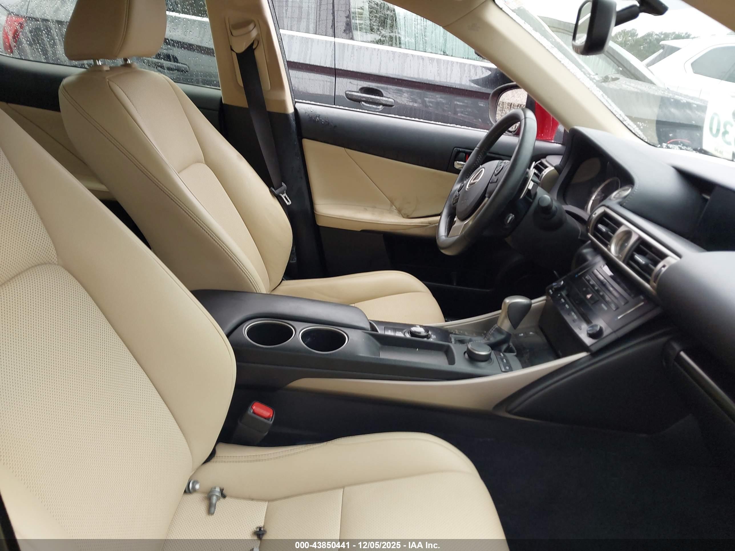 LEXUS IS image 5