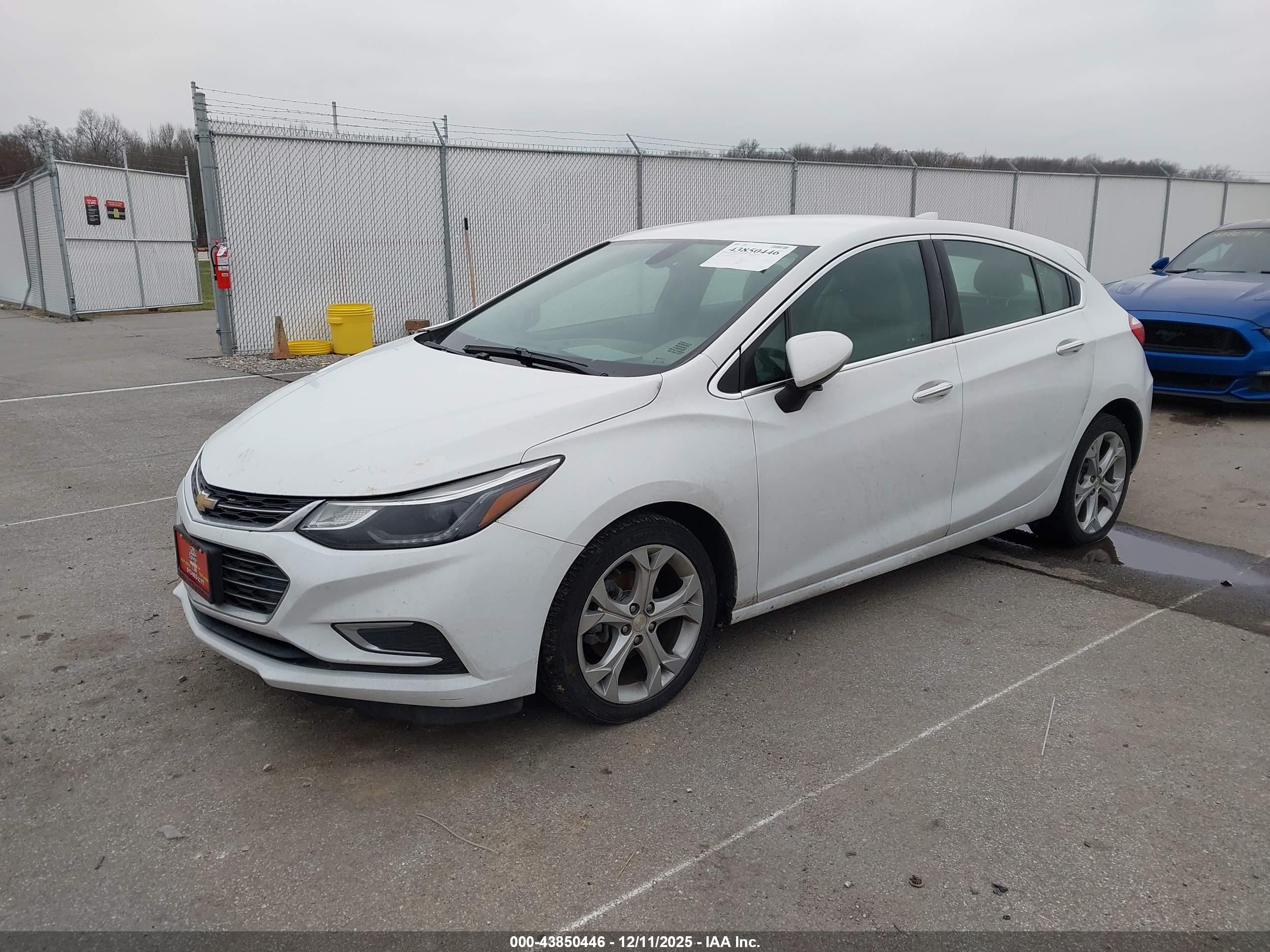 CHEVROLET CRUZE image 2