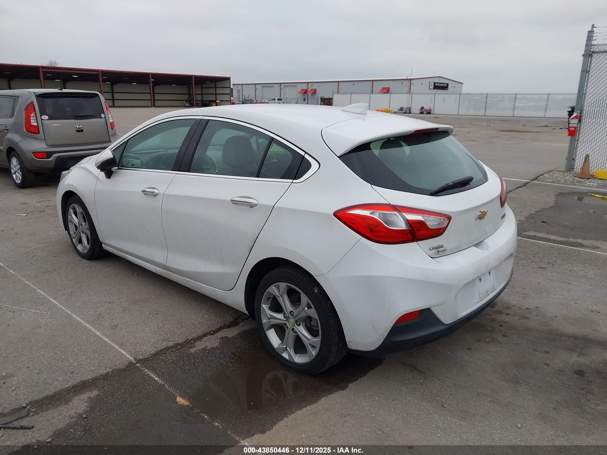 CHEVROLET CRUZE image 3