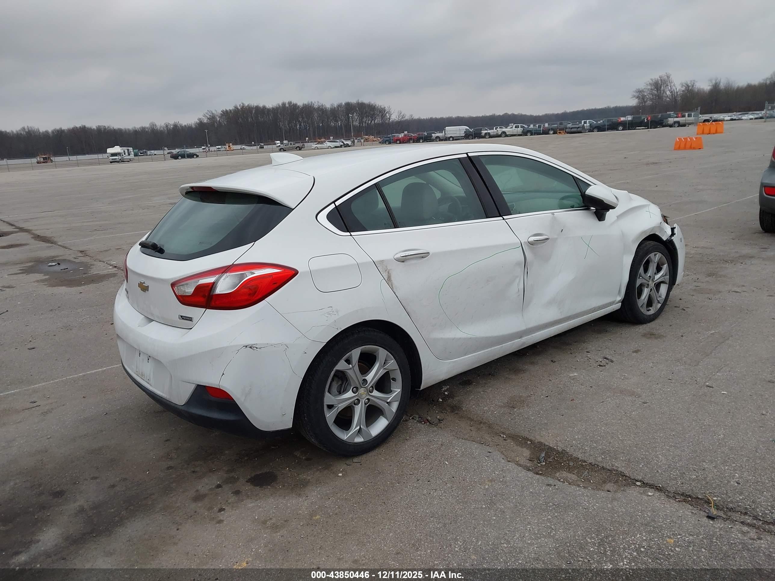 CHEVROLET CRUZE image 4