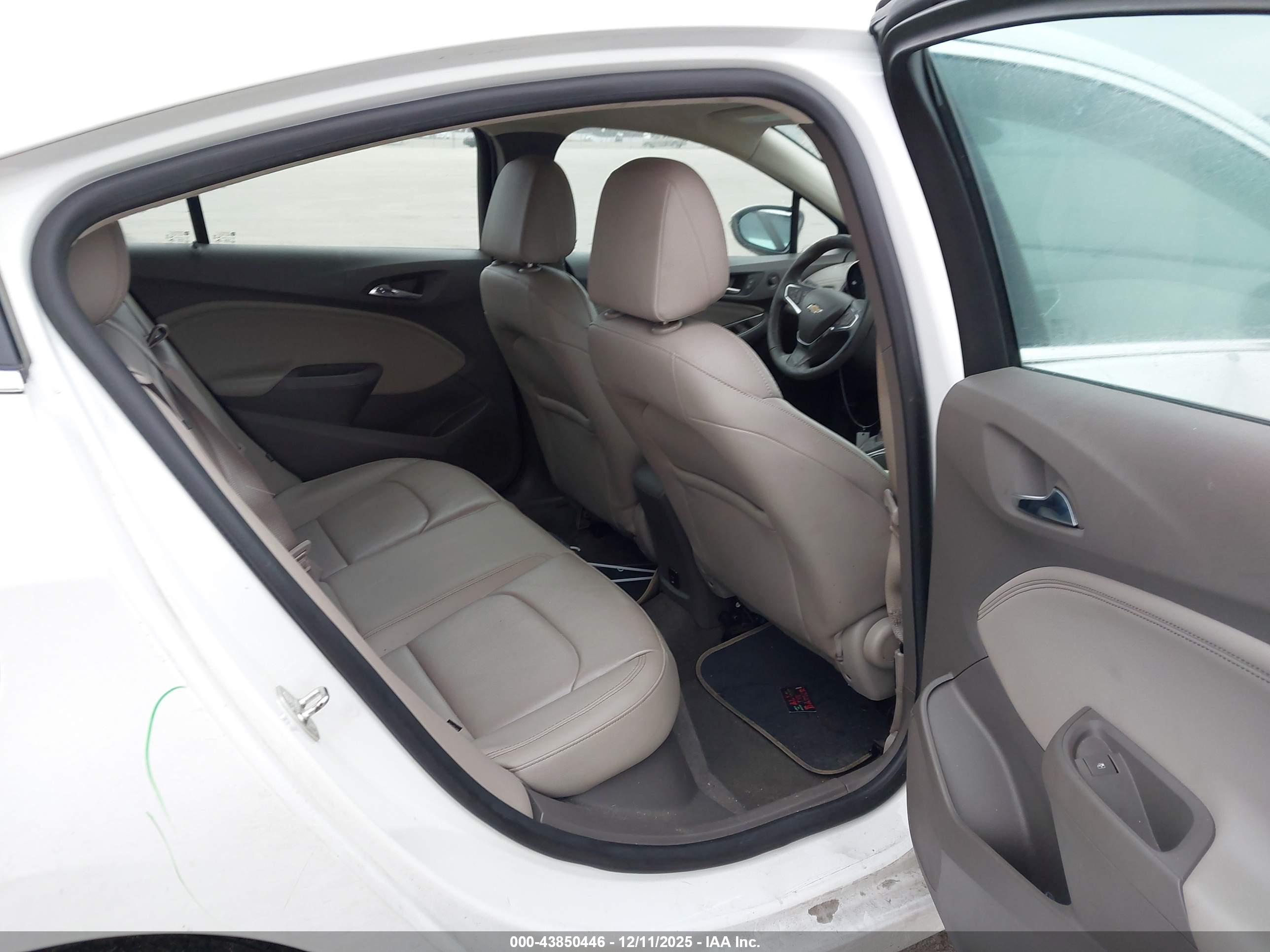 CHEVROLET CRUZE image 8