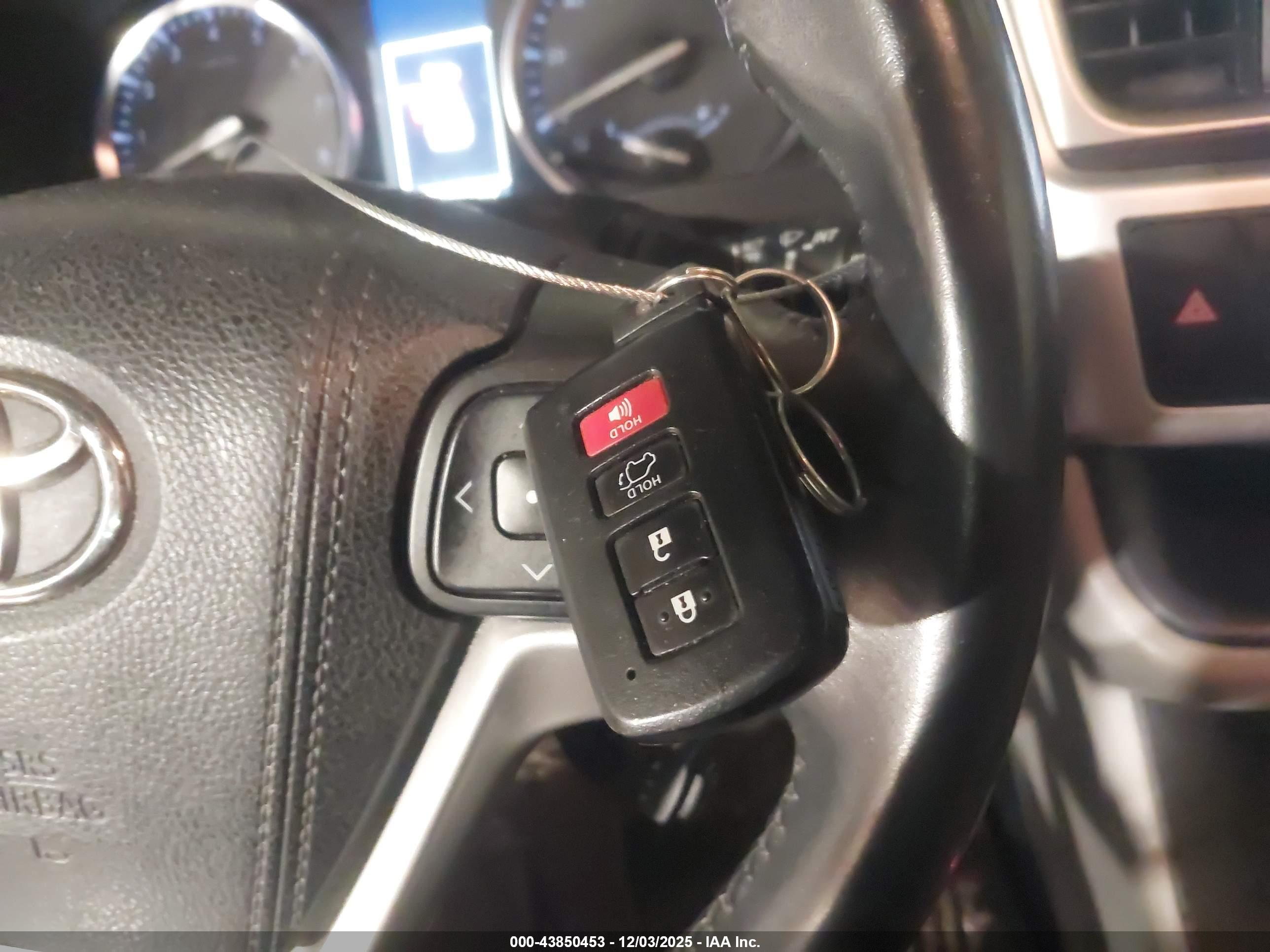 TOYOTA HIGHLANDER image 11