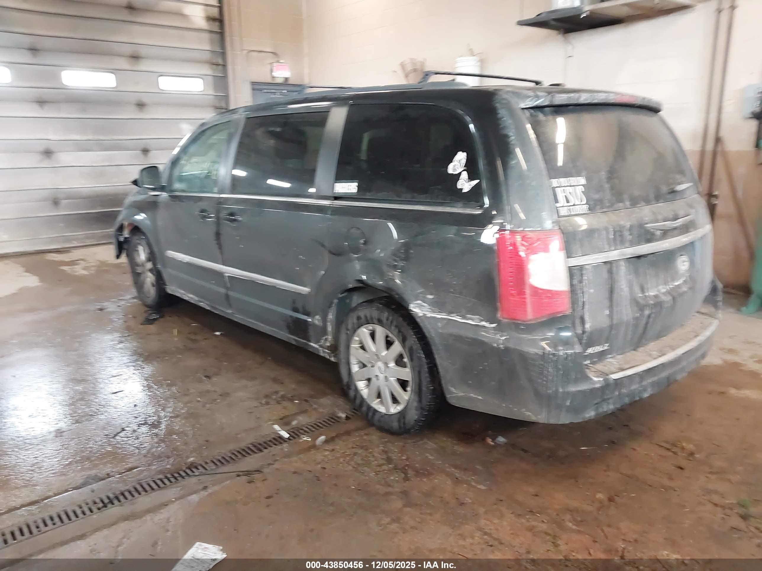 CHRYSLER TOWN image 3