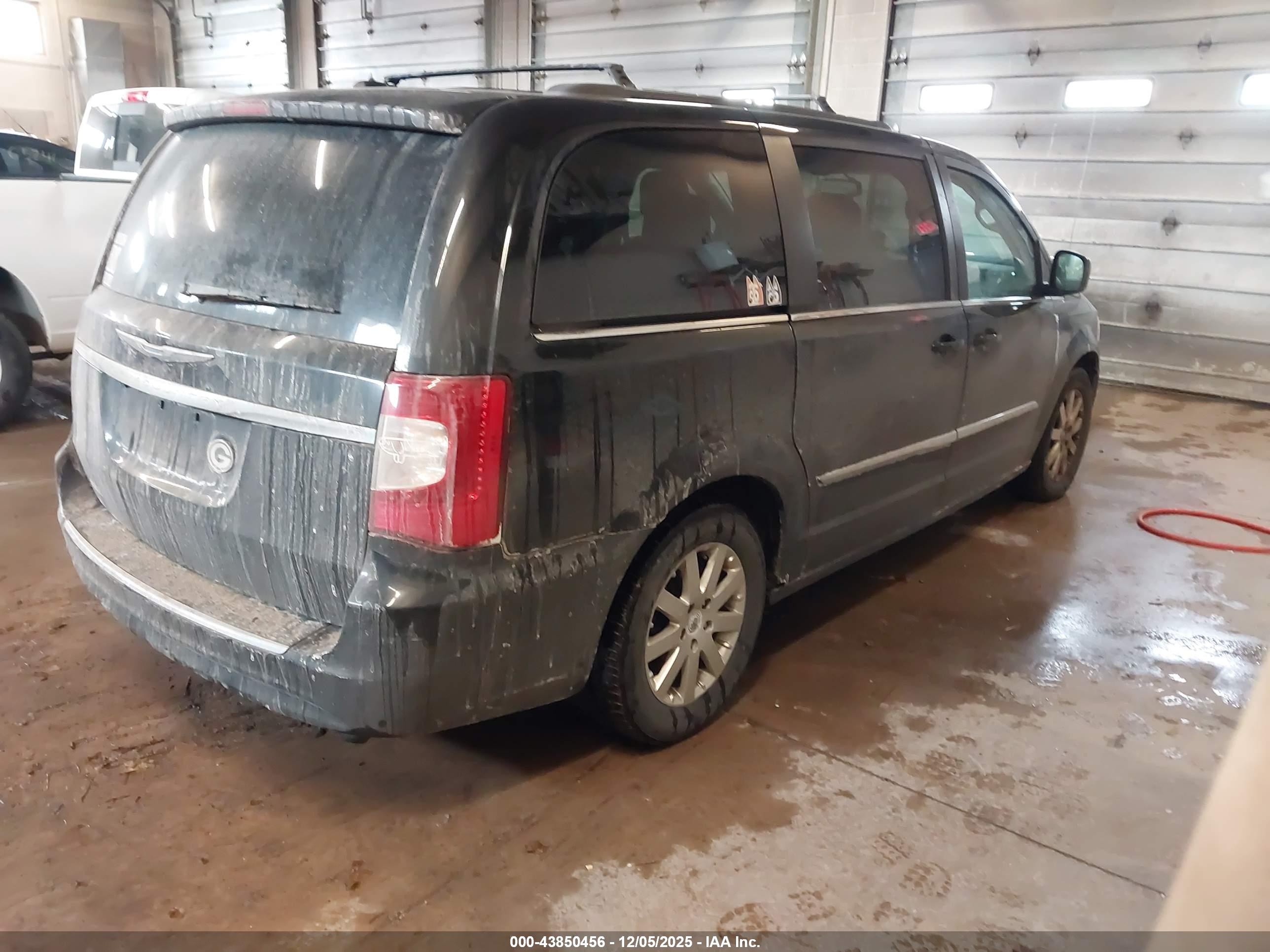 CHRYSLER TOWN image 4