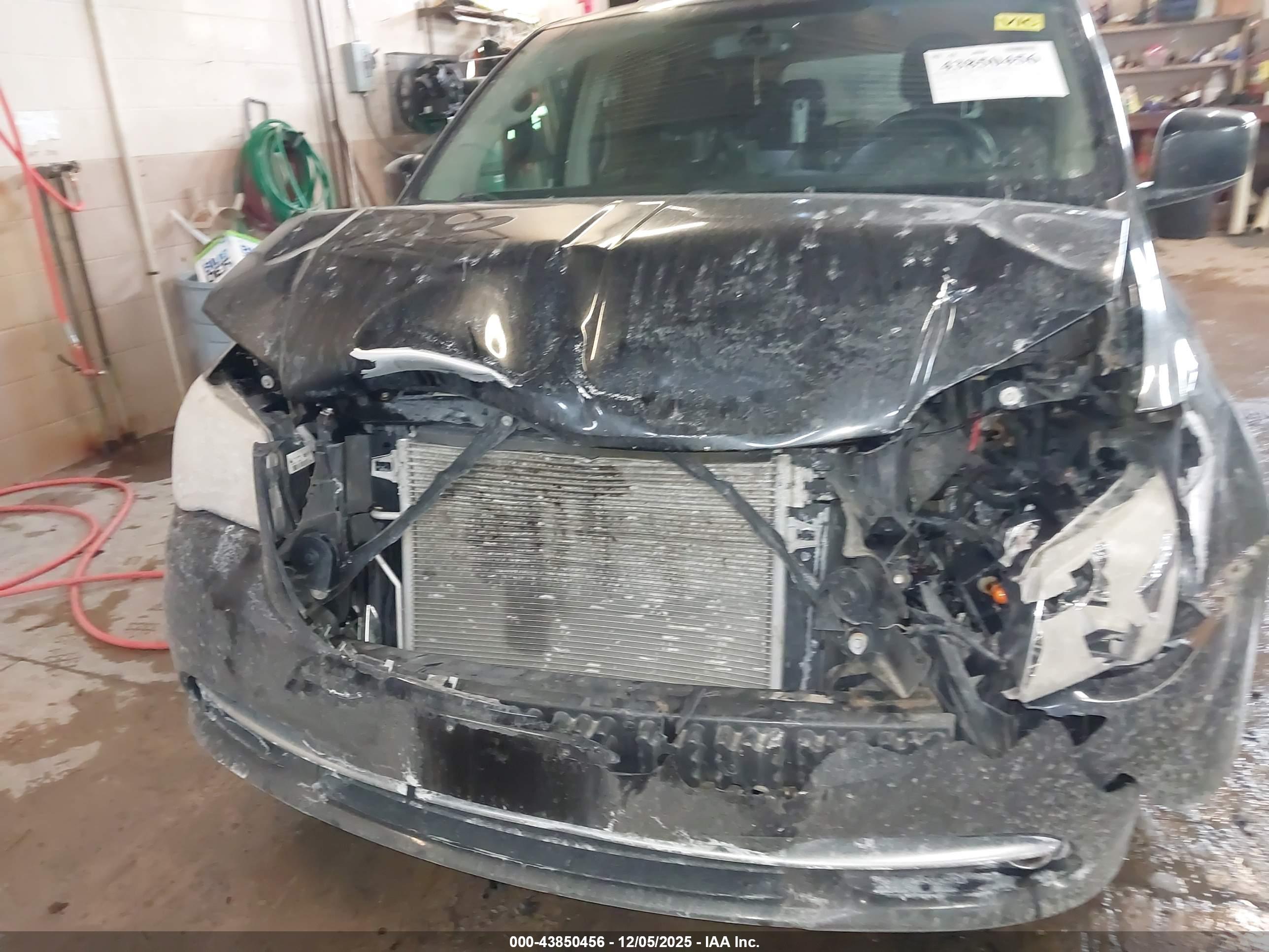 CHRYSLER TOWN image 6