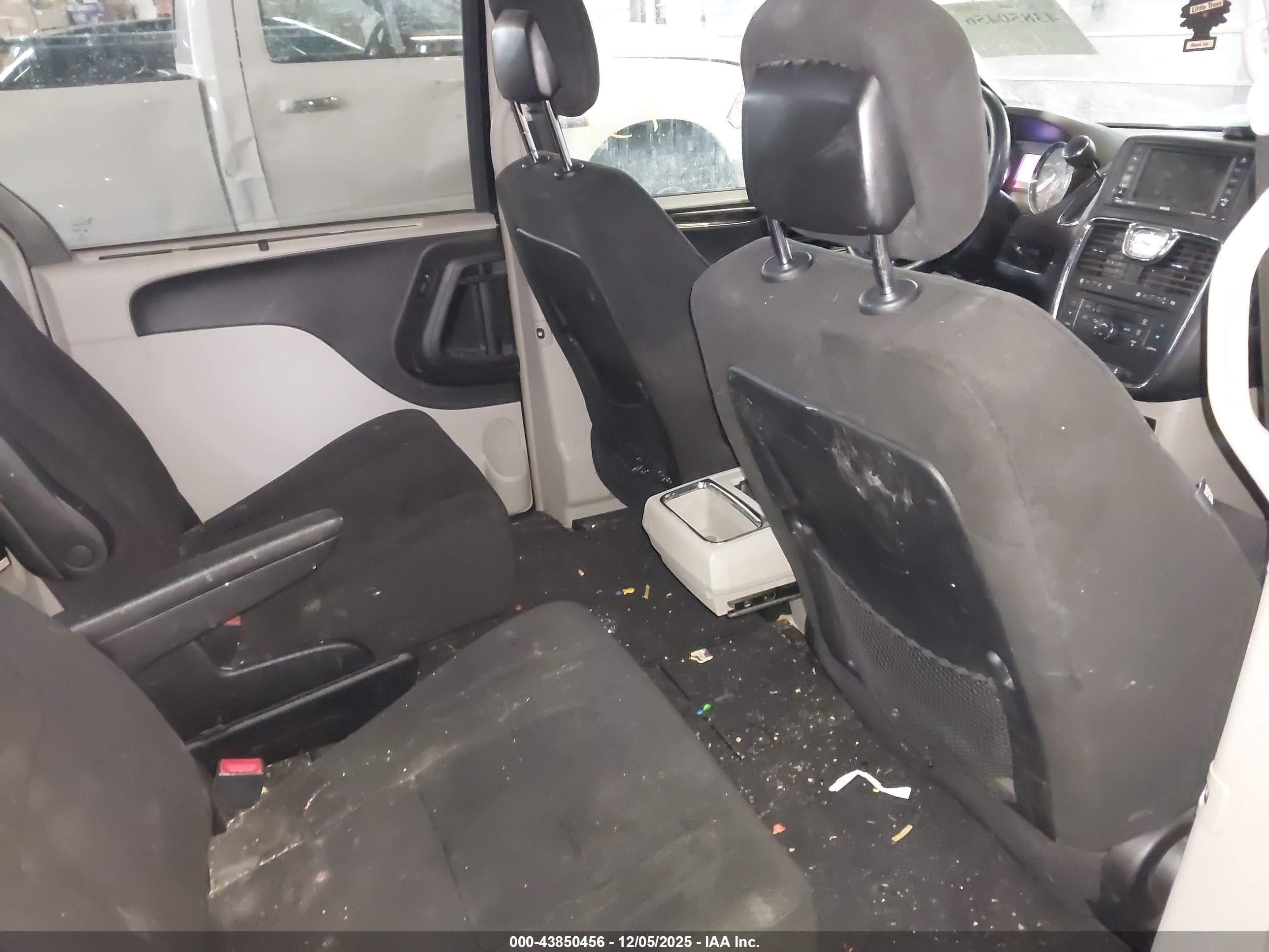 CHRYSLER TOWN image 8