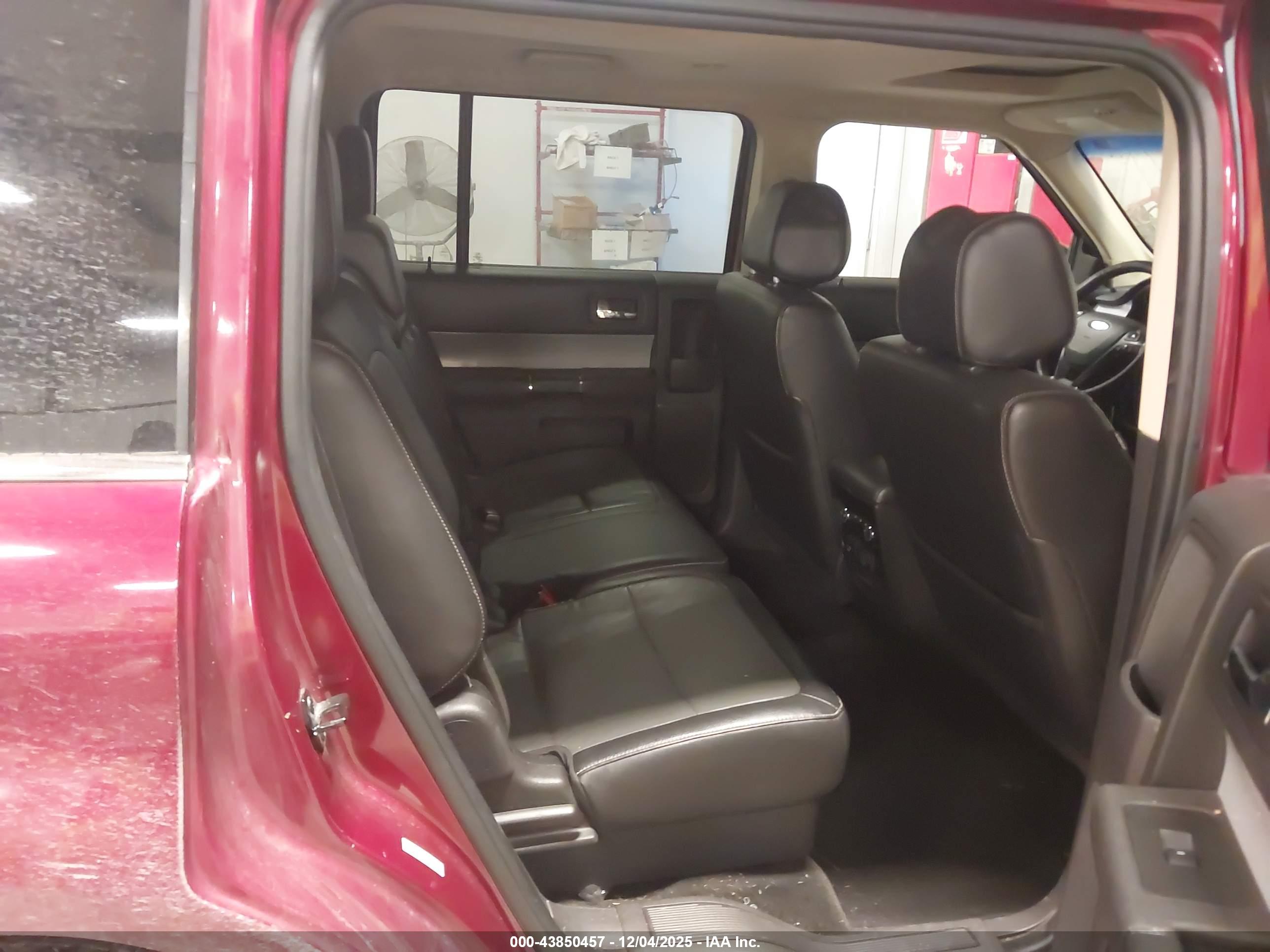 FORD FLEX image 8