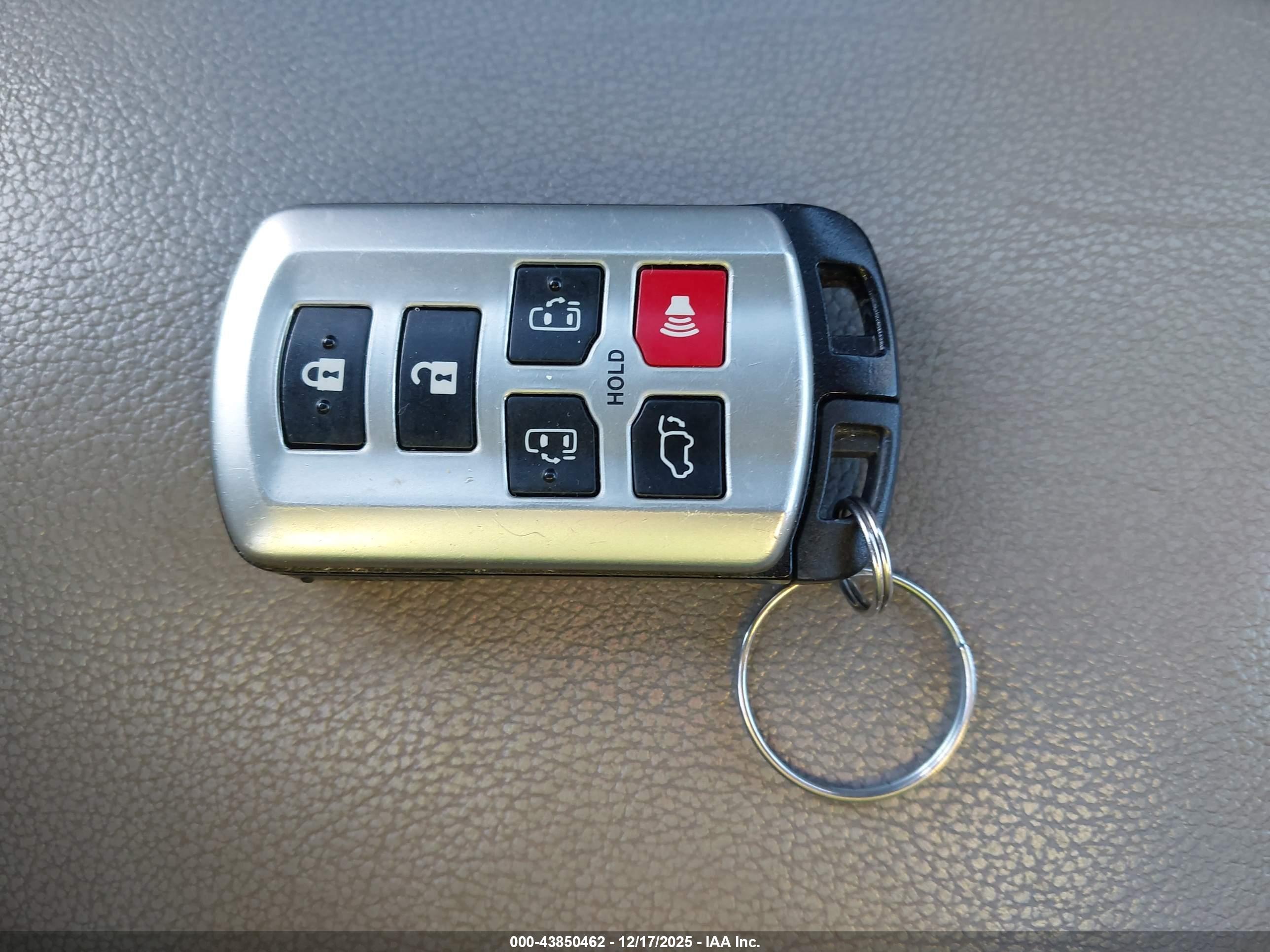 TOYOTA SIENNA image 11