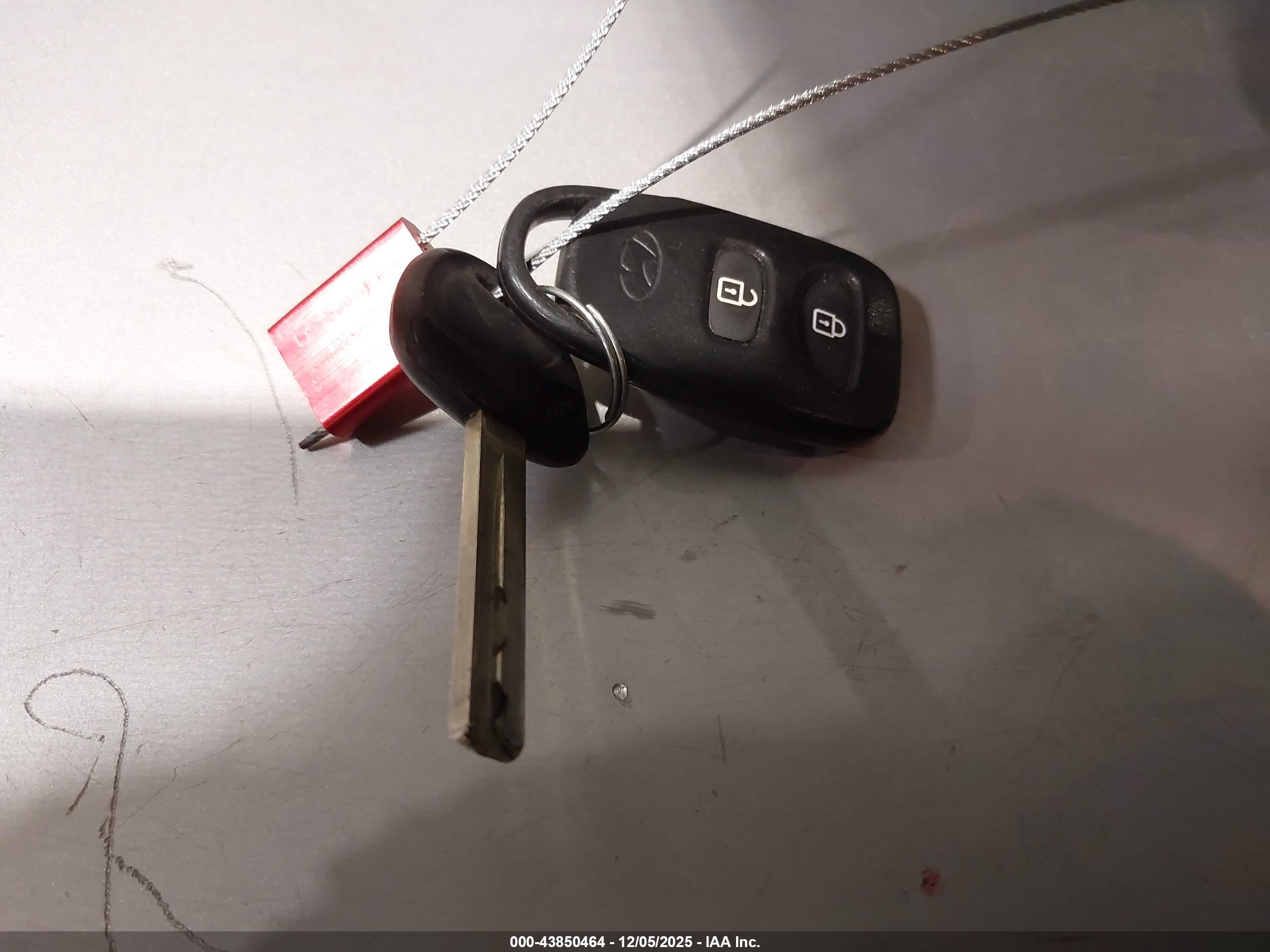 HYUNDAI ACCENT image 11