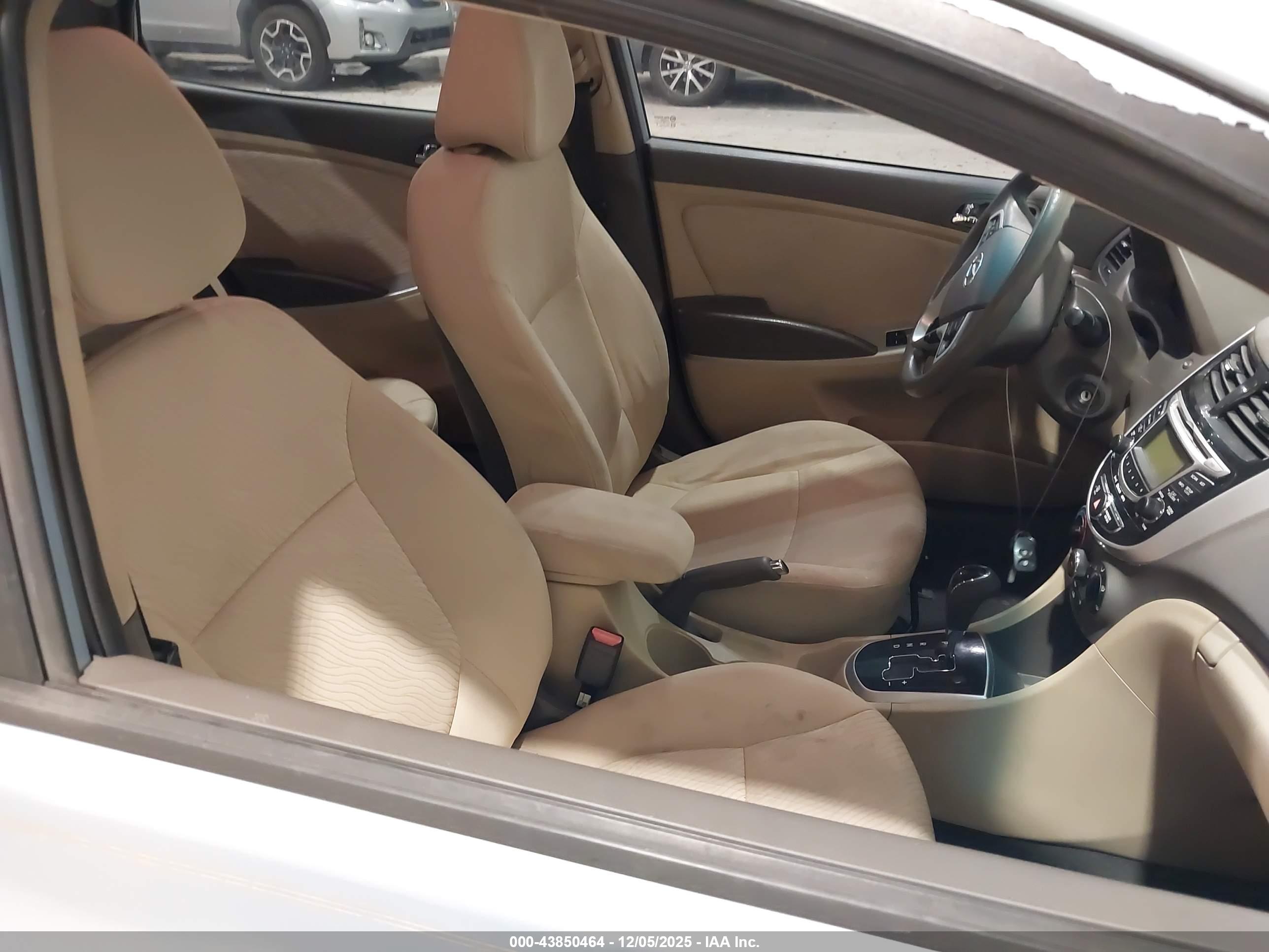 HYUNDAI ACCENT image 5