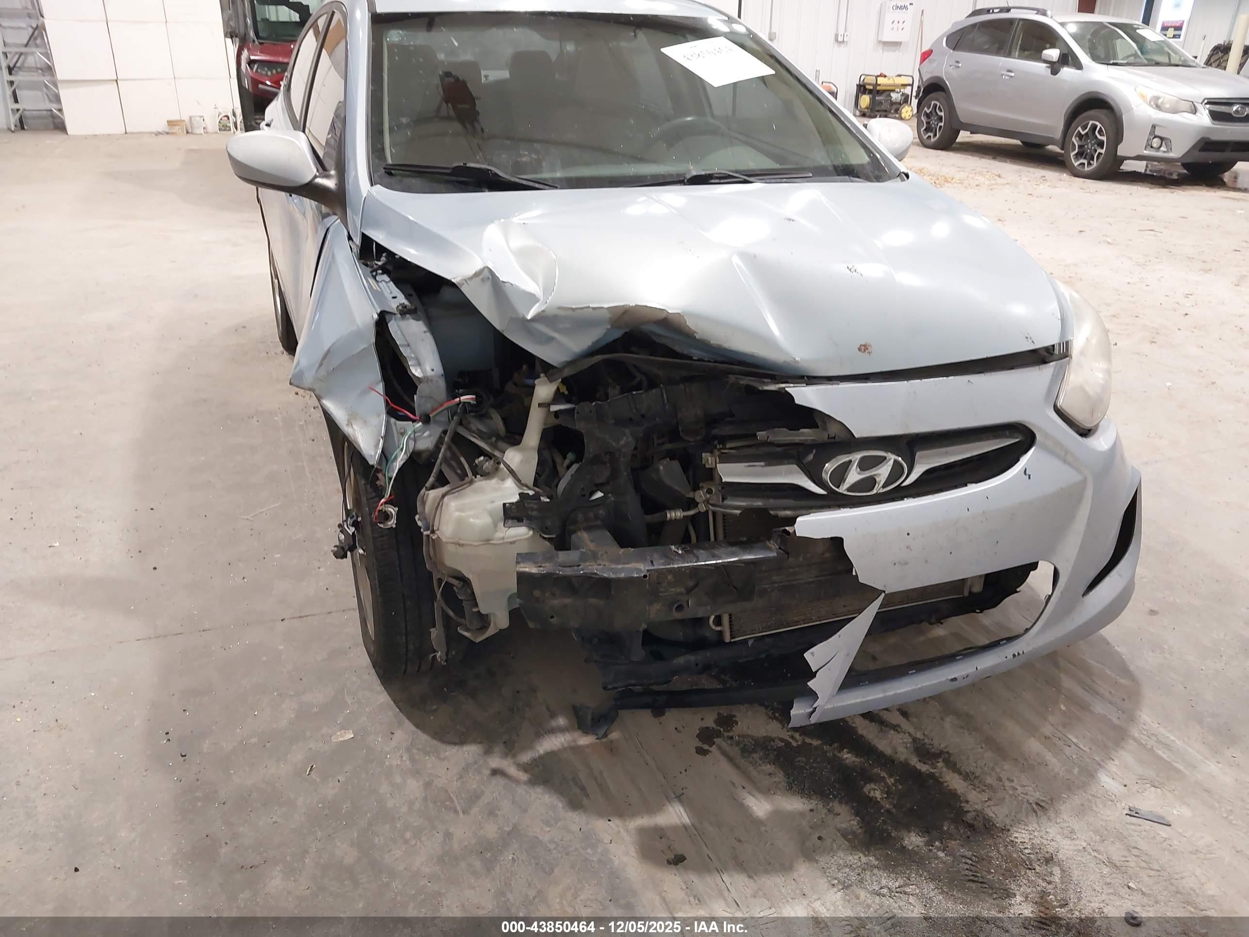 HYUNDAI ACCENT image 6