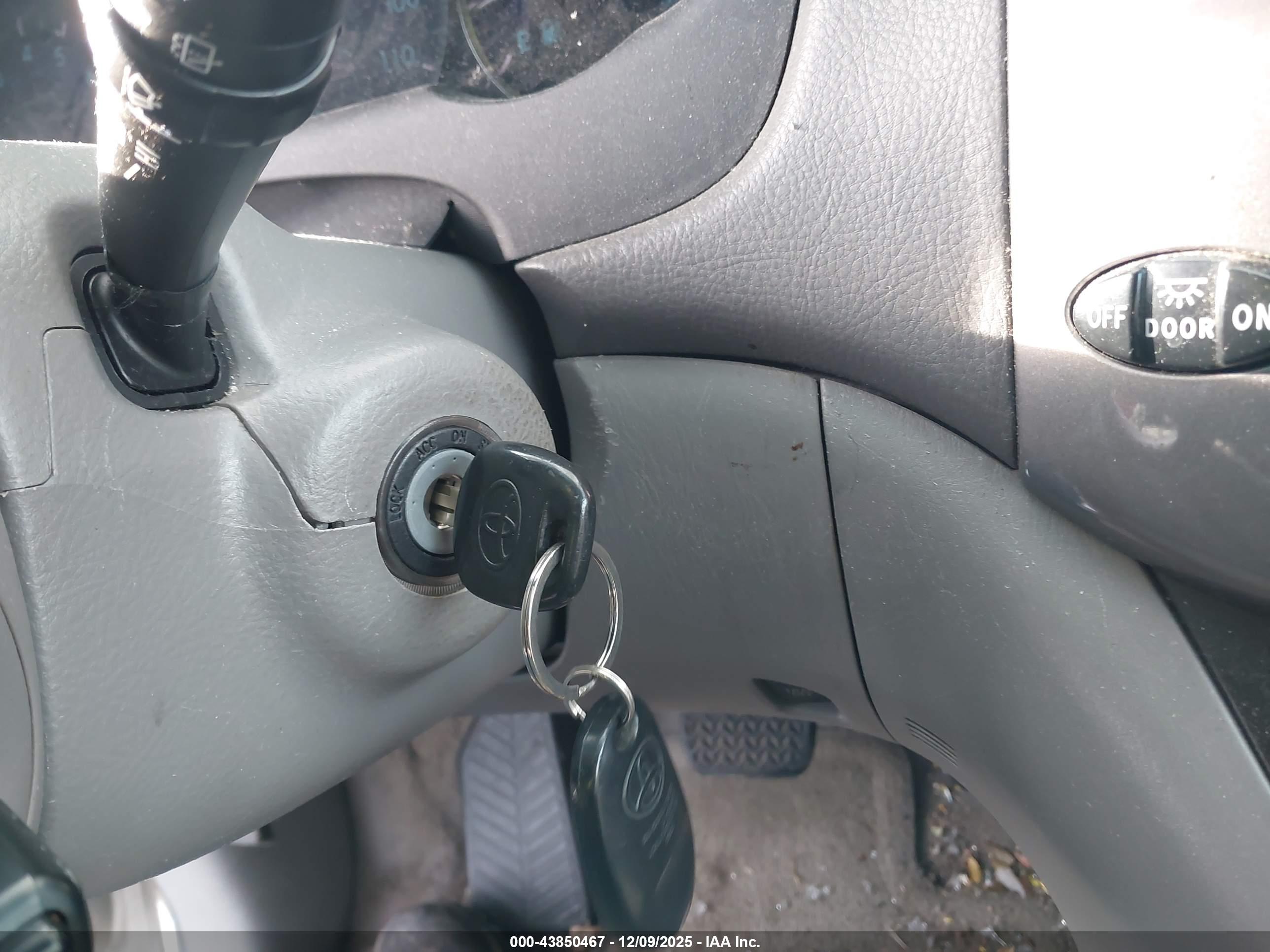 TOYOTA SIENNA image 11