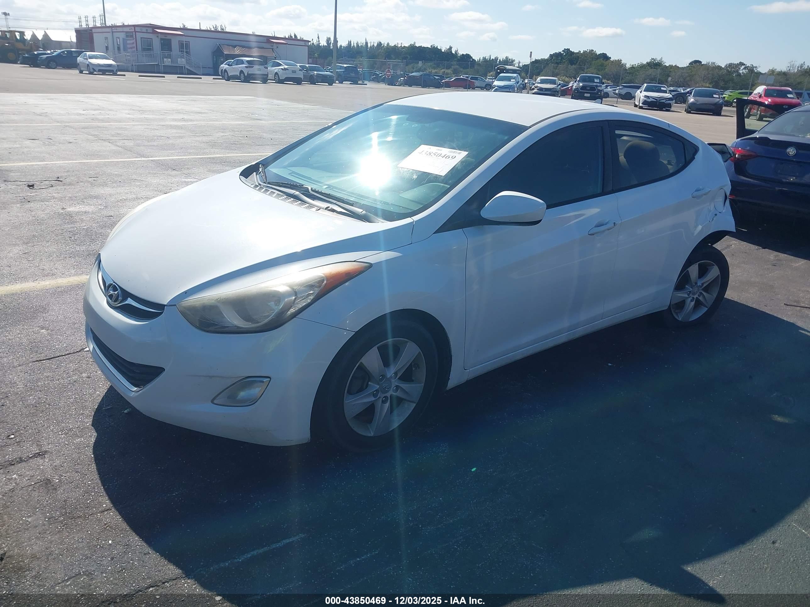 HYUNDAI ELANTRA image 2
