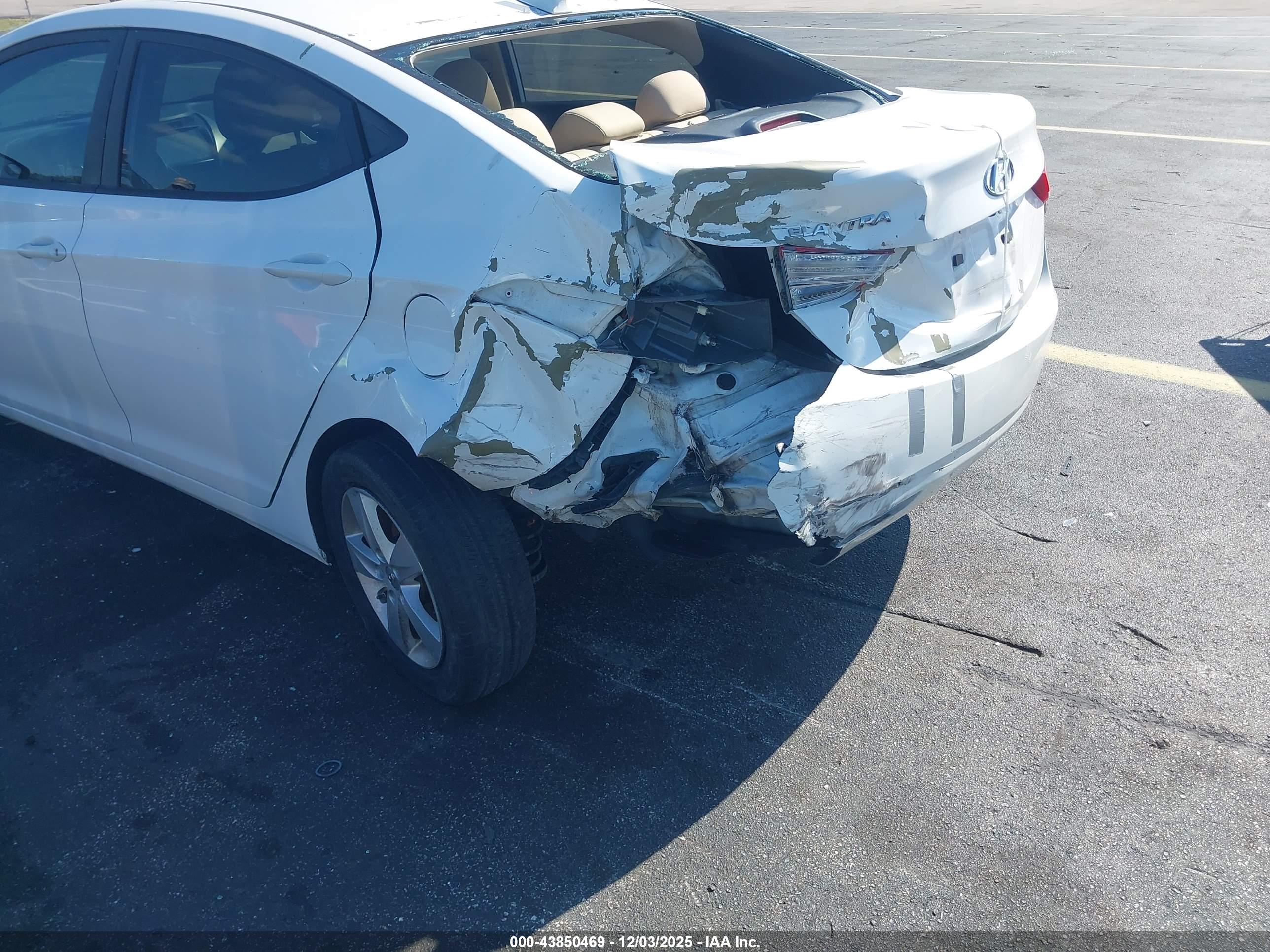 HYUNDAI ELANTRA image 6