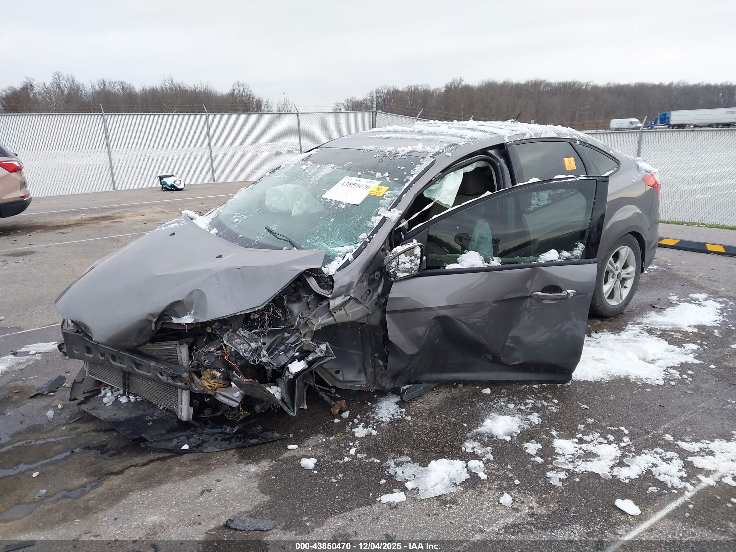 FORD FOCUS image 2