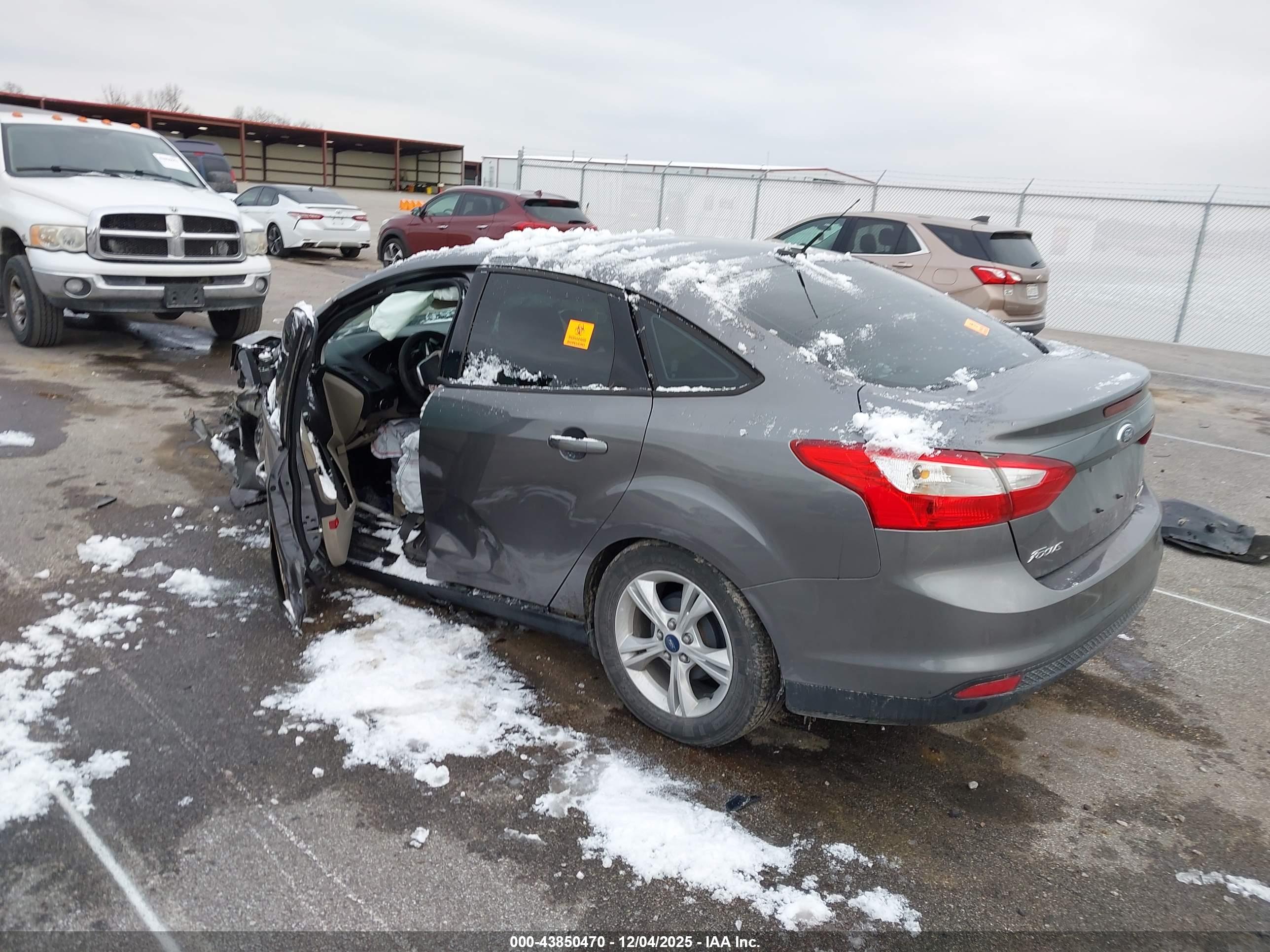 FORD FOCUS image 3