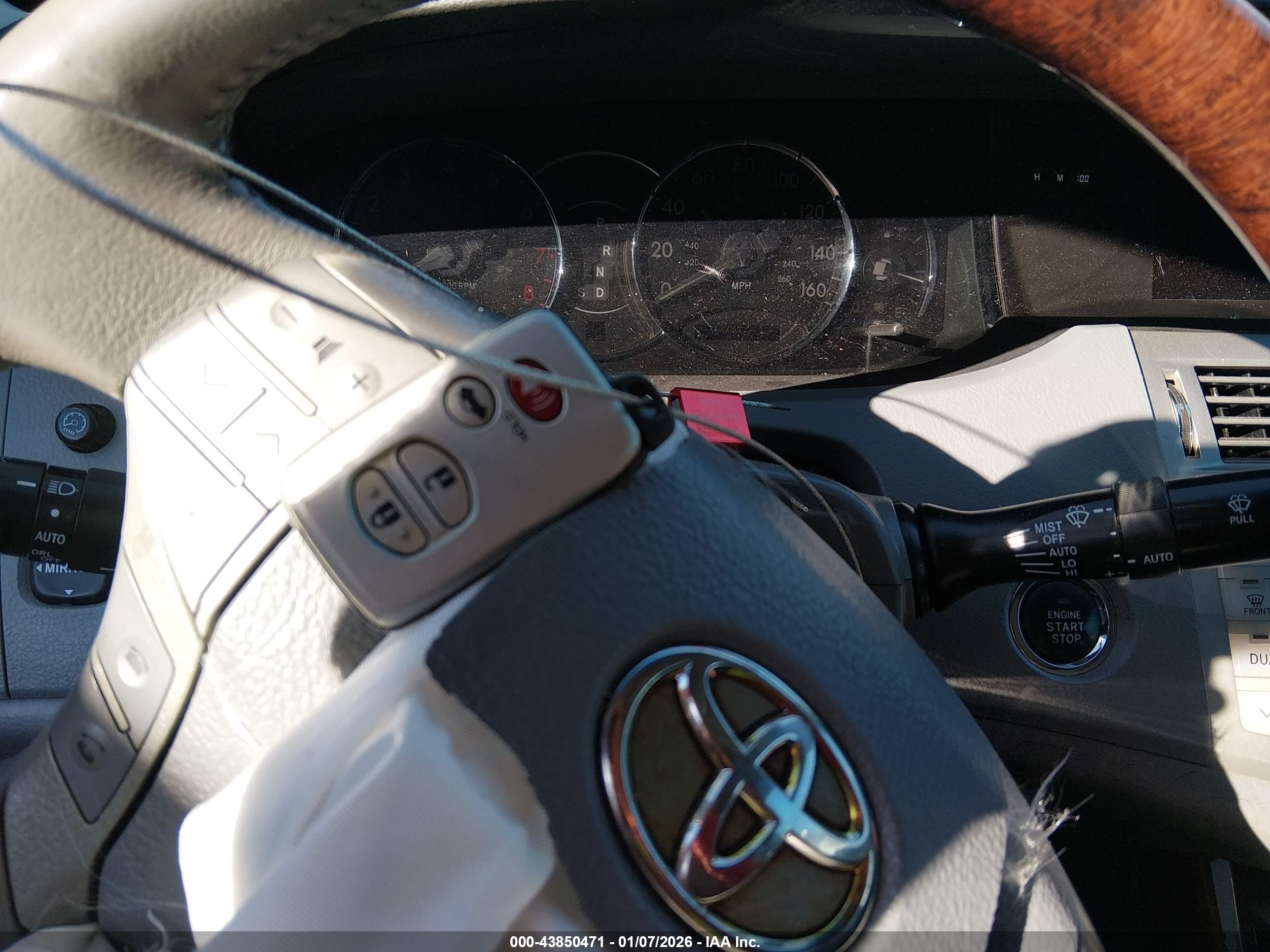 TOYOTA AVALON image 11