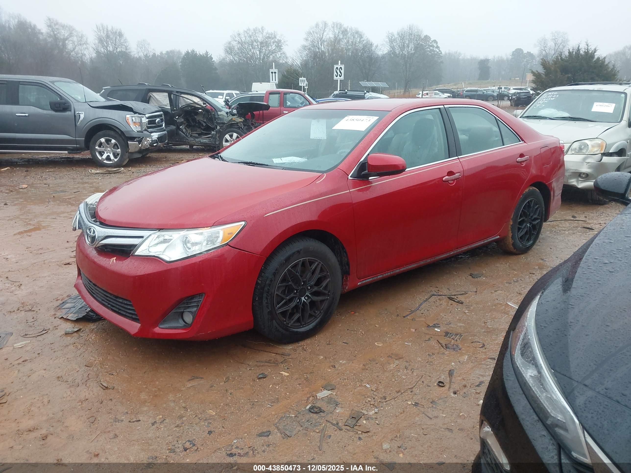 TOYOTA CAMRY image 2
