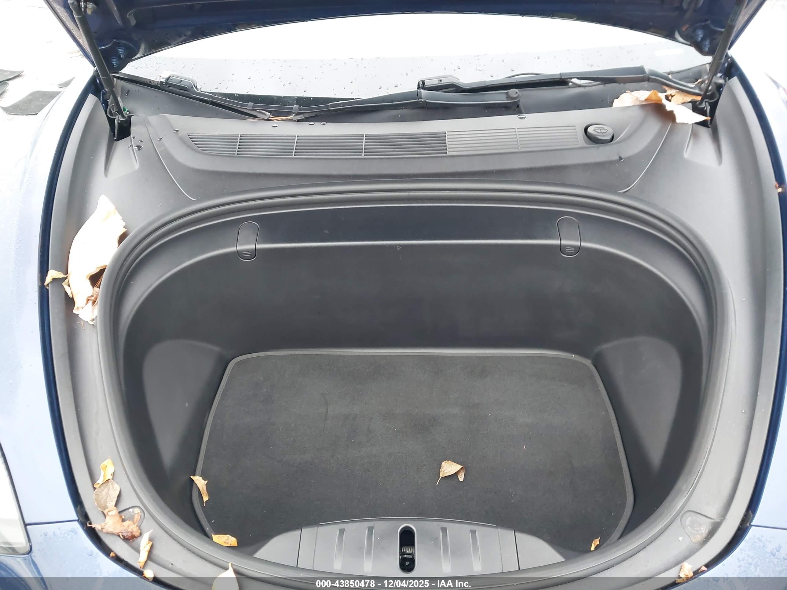 TESLA MODEL image 10
