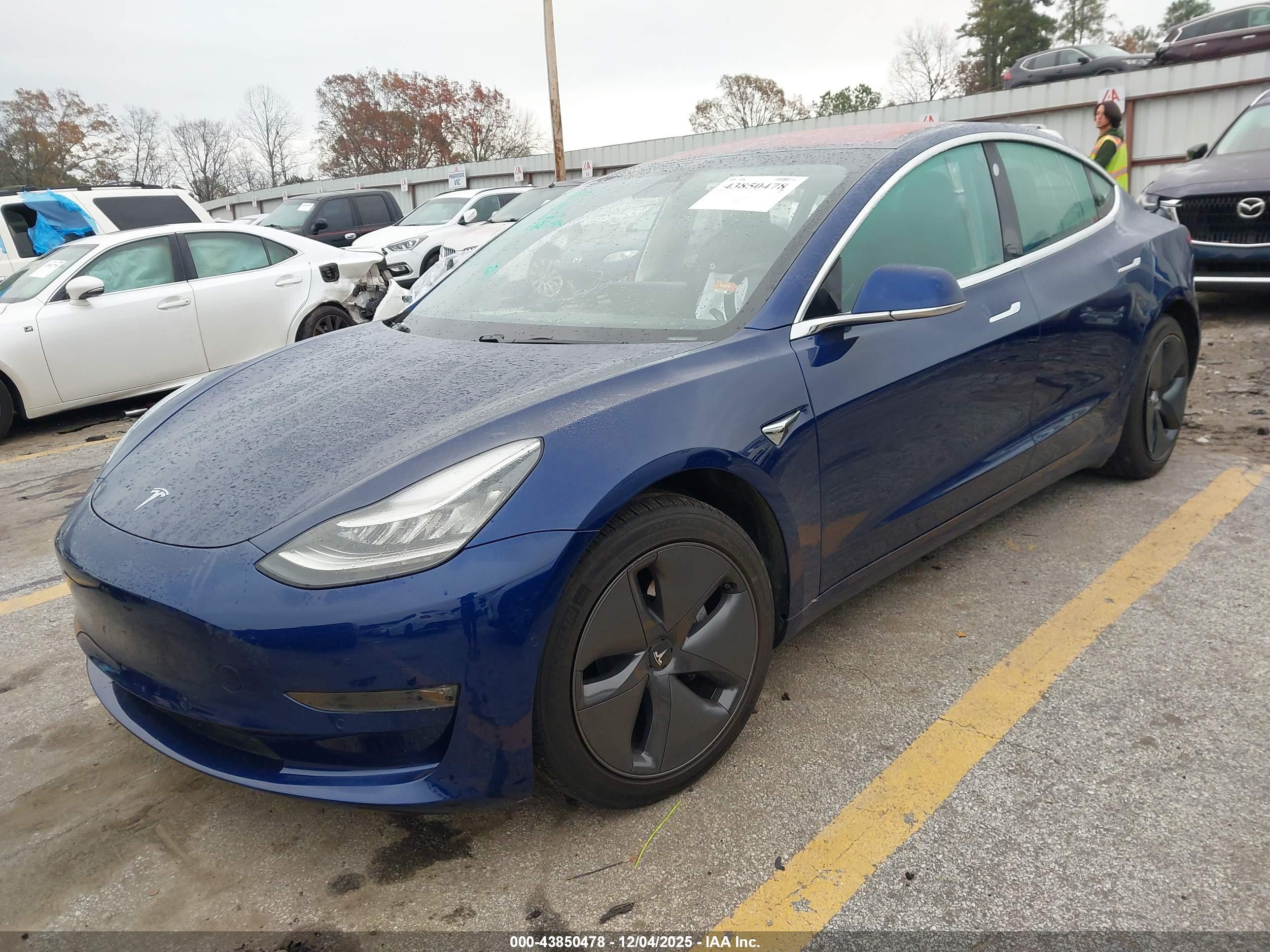 TESLA MODEL image 2